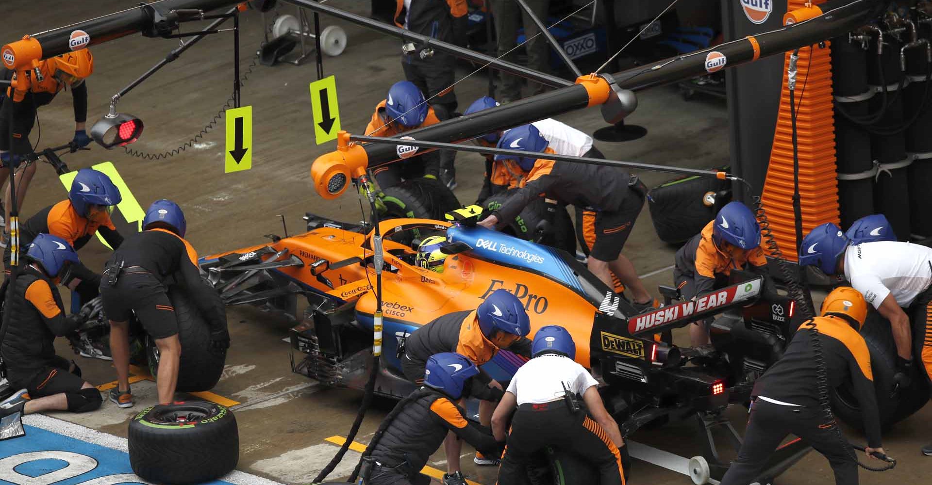 Lando Norris, McLaren MCL35M, in the pits