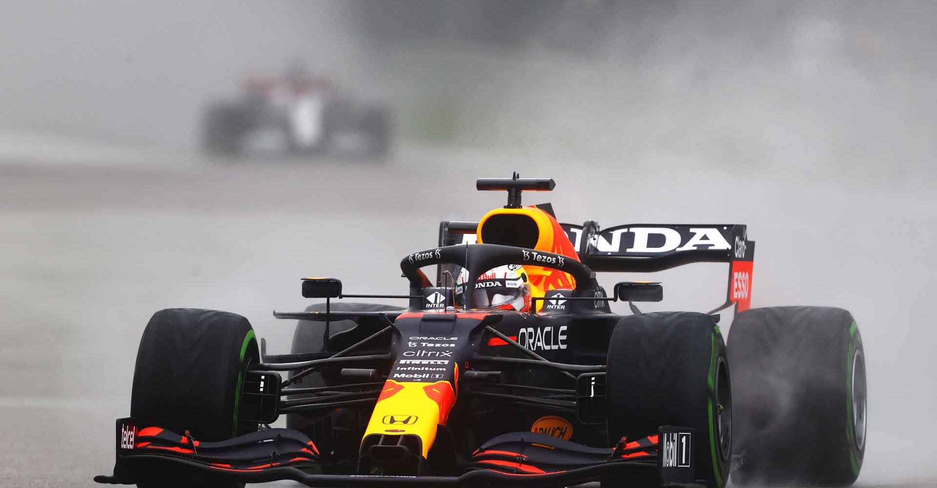 SOCHI, RUSSIA - SEPTEMBER 25: Max Verstappen of the Netherlands driving the (33) Red Bull Racing RB16B Honda during qualifying ahead of the F1 Grand Prix of Russia at Sochi Autodrom on September 25, 2021 in Sochi, Russia. (Photo by Bryn Lennon/Getty Images)