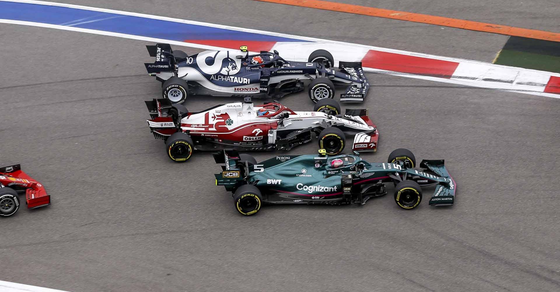 10 GASLY Pierre (fra), Scuderia AlphaTauri Honda AT02, action 07 RAIKKONEN Kimi (fin), Alfa Romeo Racing ORLEN C41, action 05 VETTEL Sebastian (ger), Aston Martin F1 AMR21, action during the Formula 1 VTB Russian Grand Prix 2021, 15th round of the 2021 FIA Formula One World Championship from September 24 to 26, 2021 on the Sochi Autodrom, in Sochi, Russia - Photo DPPI