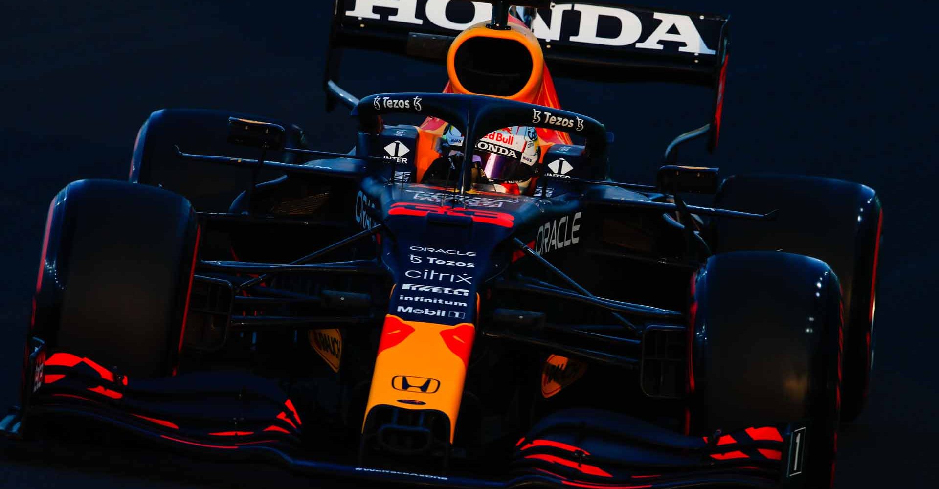 JEDDAH STREET CIRCUIT, SAUDI ARABIA - DECEMBER 03: Max Verstappen, Red Bull Racing RB16B during the Saudi Arabia GP  at Jeddah Street Circuit on Friday December 03, 2021 in Jeddah, Saudi Arabia. (Photo by Zak Mauger / LAT Images)