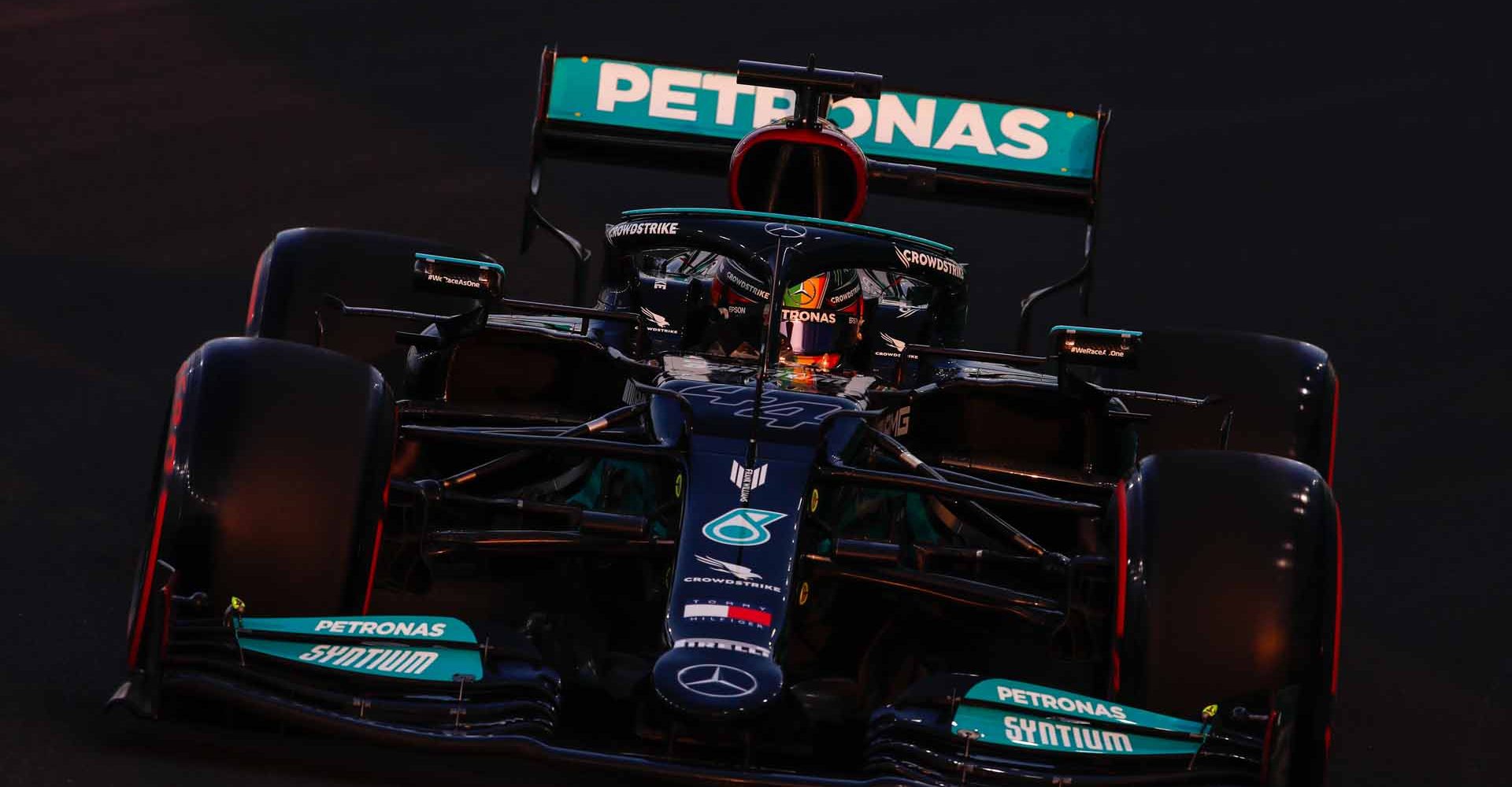 JEDDAH STREET CIRCUIT, SAUDI ARABIA - DECEMBER 03: Sir Lewis Hamilton, Mercedes W12 during the Saudi Arabia GP  at Jeddah Street Circuit on Friday December 03, 2021 in Jeddah, Saudi Arabia. (Photo by Zak Mauger / LAT Images) Lewis Hamilton