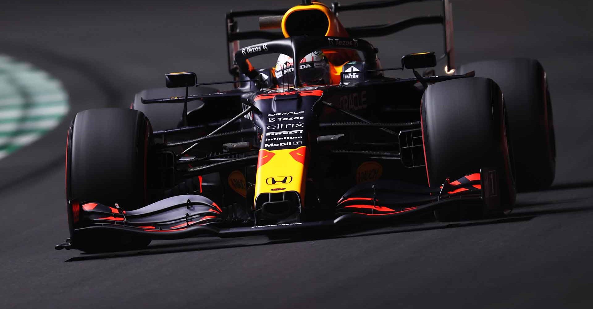 JEDDAH, SAUDI ARABIA - DECEMBER 03: Max Verstappen of the Netherlands driving the (33) Red Bull Racing RB16B Honda during practice ahead of the F1 Grand Prix of Saudi Arabia at Jeddah Corniche Circuit on December 03, 2021 in Jeddah, Saudi Arabia. (Photo by Lars Baron/Getty Images)