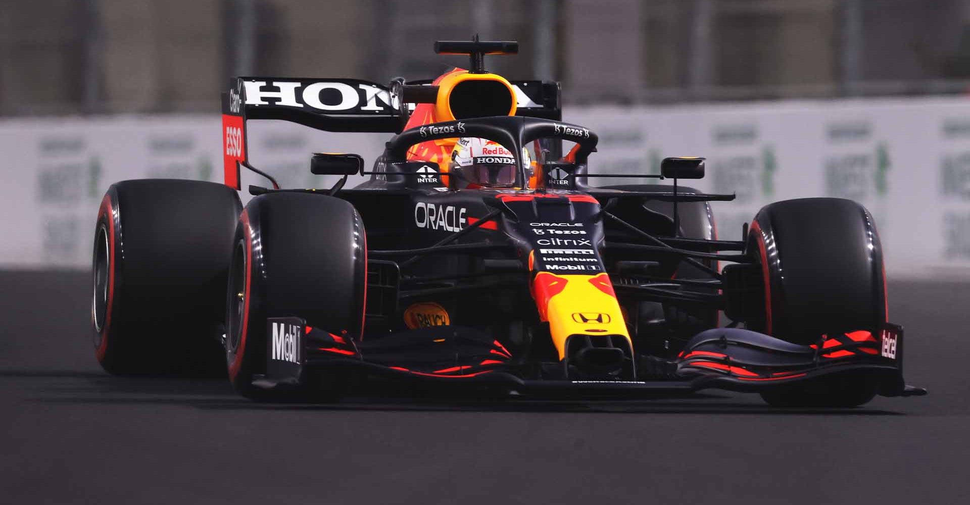 JEDDAH, SAUDI ARABIA - DECEMBER 04: Max Verstappen of the Netherlands driving the (33) Red Bull Racing RB16B Honda during final practice ahead of the F1 Grand Prix of Saudi Arabia at Jeddah Corniche Circuit on December 04, 2021 in Jeddah, Saudi Arabia. (Photo by Lars Baron/Getty Images)