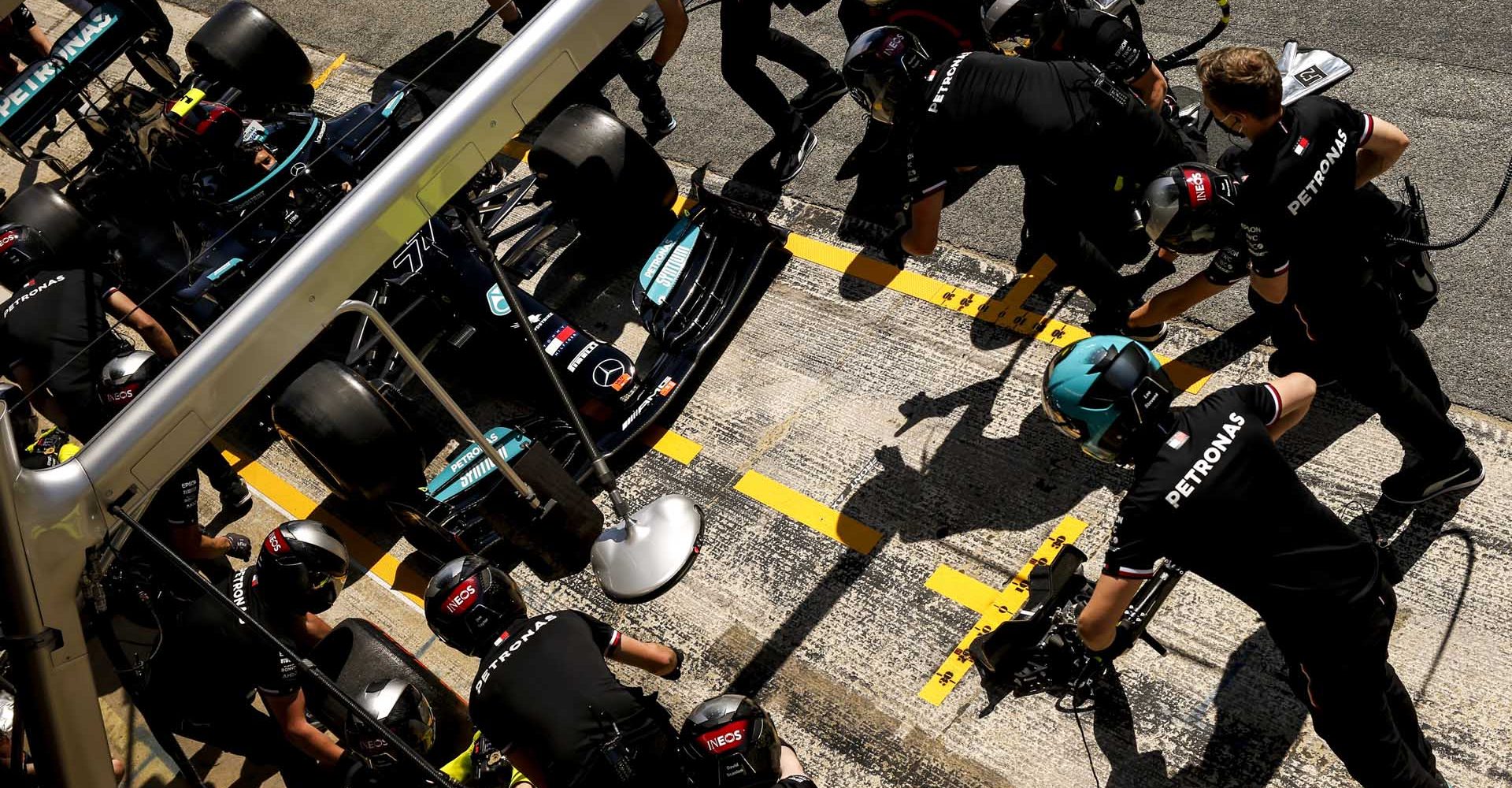 2021 Spanish Grand Prix, Saturday - Jiri Krenek Valtteri Bottas pitstop