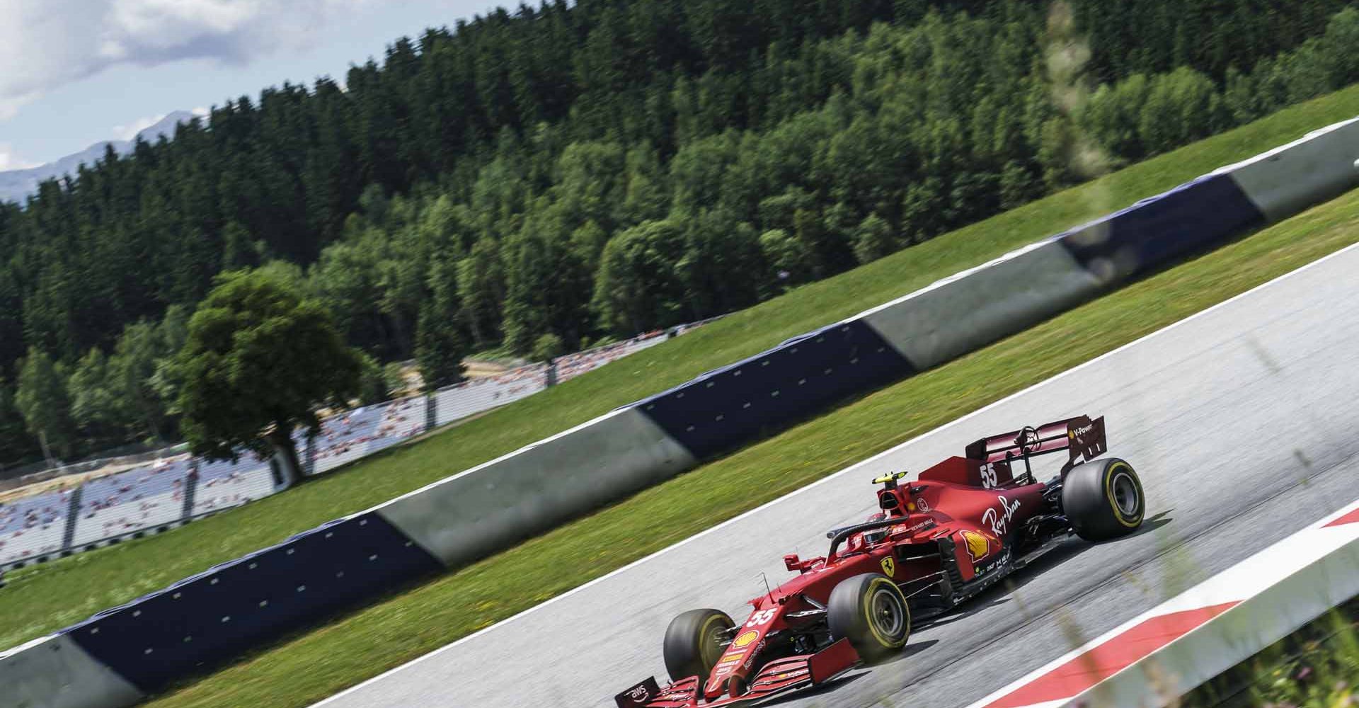 Carlos Sainz Jr. races at the FIA Formula One World Championship 2021 in Spielberg, Austria on June 26, 2021