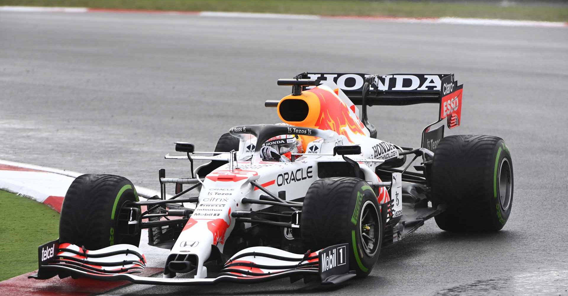 ISTANBUL PARK, TURKEY - OCTOBER 09: Max Verstappen, Red Bull Racing RB16B during the Turkish GP at Istanbul Park on Saturday October 09, 2021, Turkey. (Photo by Mark Sutton / LAT Images)