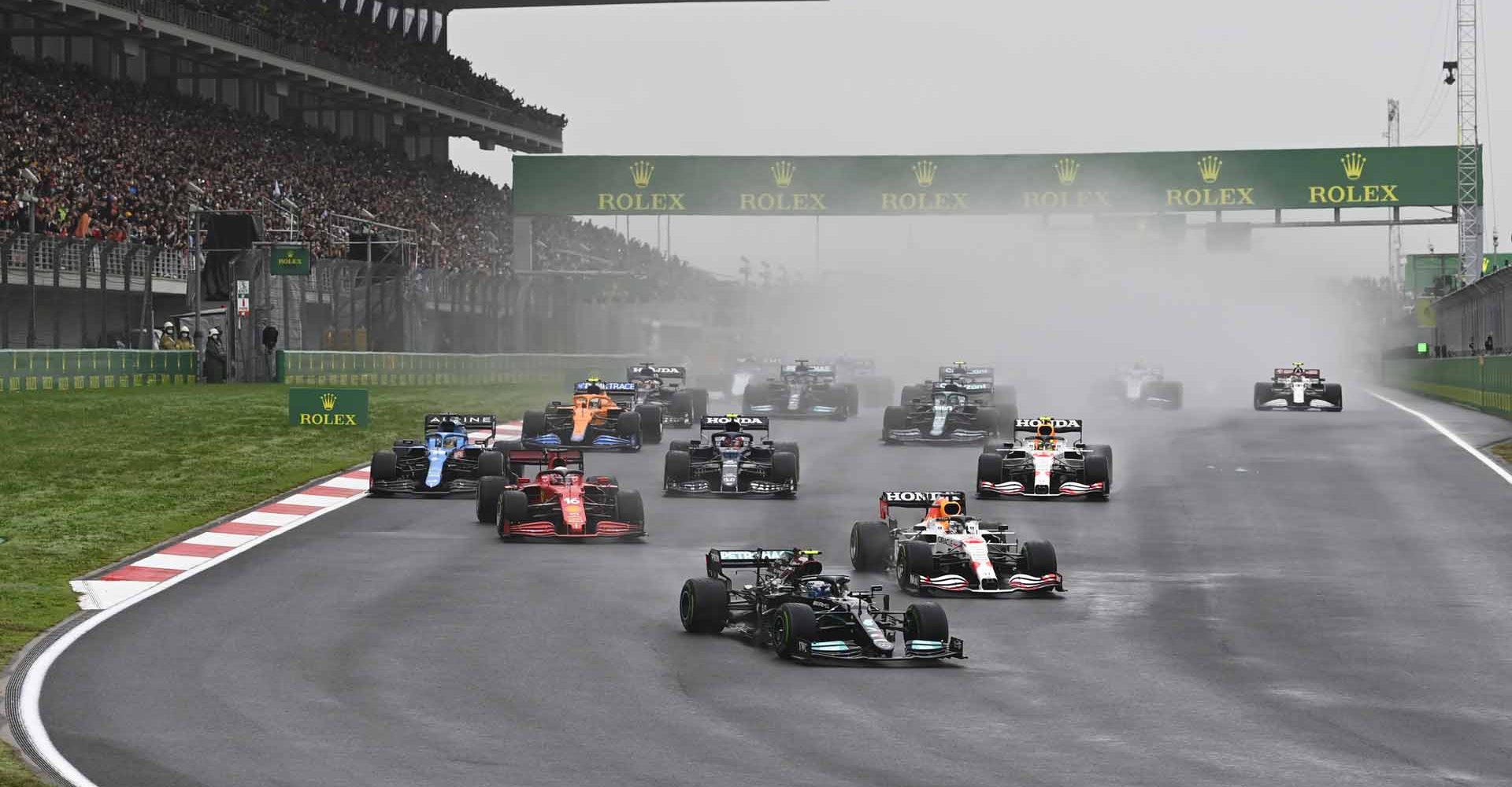 2021 Turkish Grand Prix, Sunday - LAT Images Mercedes start