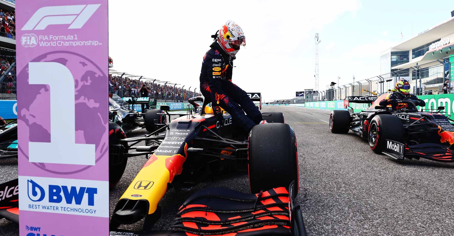 AUSTIN, TEXAS - OCTOBER 23: Pole position qualifier Max Verstappen of Netherlands and Red Bull Racing climbs from his car in parc ferme during qualifying ahead of the F1 Grand Prix of USA at Circuit of The Americas on October 23, 2021 in Austin, Texas. (Photo by Mark Thompson/Getty Images)