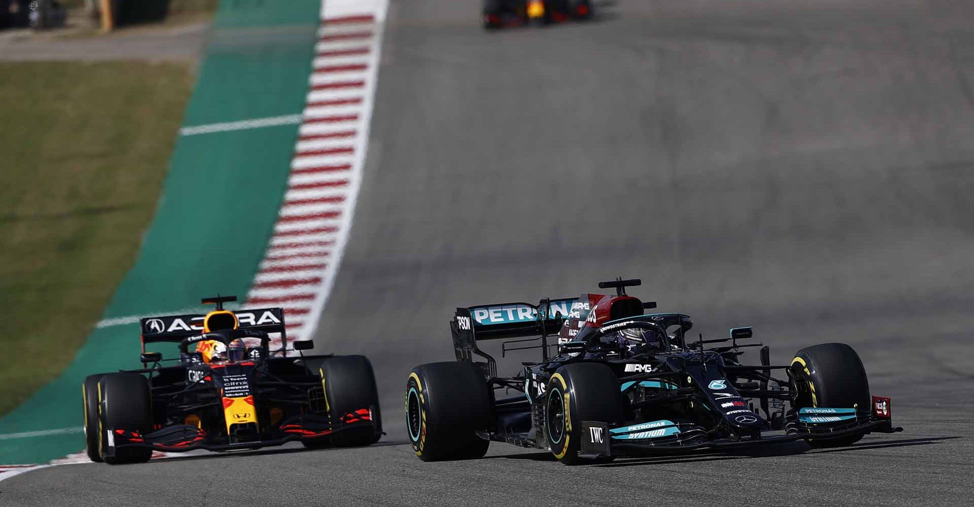 2021 United States Grand Prix, Sunday - LAT Images Lewis Hamilton Max Verstappen