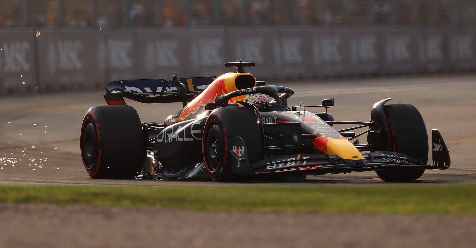 MELBOURNE, AUSTRALIA - APRIL 09: Max Verstappen of the Netherlands driving the (1) Oracle Red Bull Racing RB18 on track during qualifying ahead of the F1 Grand Prix of Australia at Melbourne Grand Prix Circuit on April 09, 2022 in Melbourne, Australia. (Photo by Robert Cianflone/Getty Images)