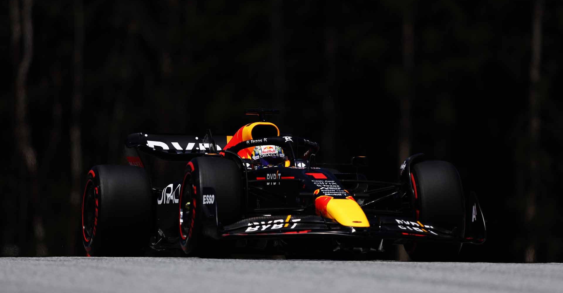 SPIELBERG, AUSTRIA - JULY 08: Max Verstappen of the Netherlands driving the (1) Oracle Red Bull Racing RB18 on track during practice ahead of the F1 Grand Prix of Austria at Red Bull Ring on July 08, 2022 in Spielberg, Austria. (Photo by Bryn Lennon/Getty Images)