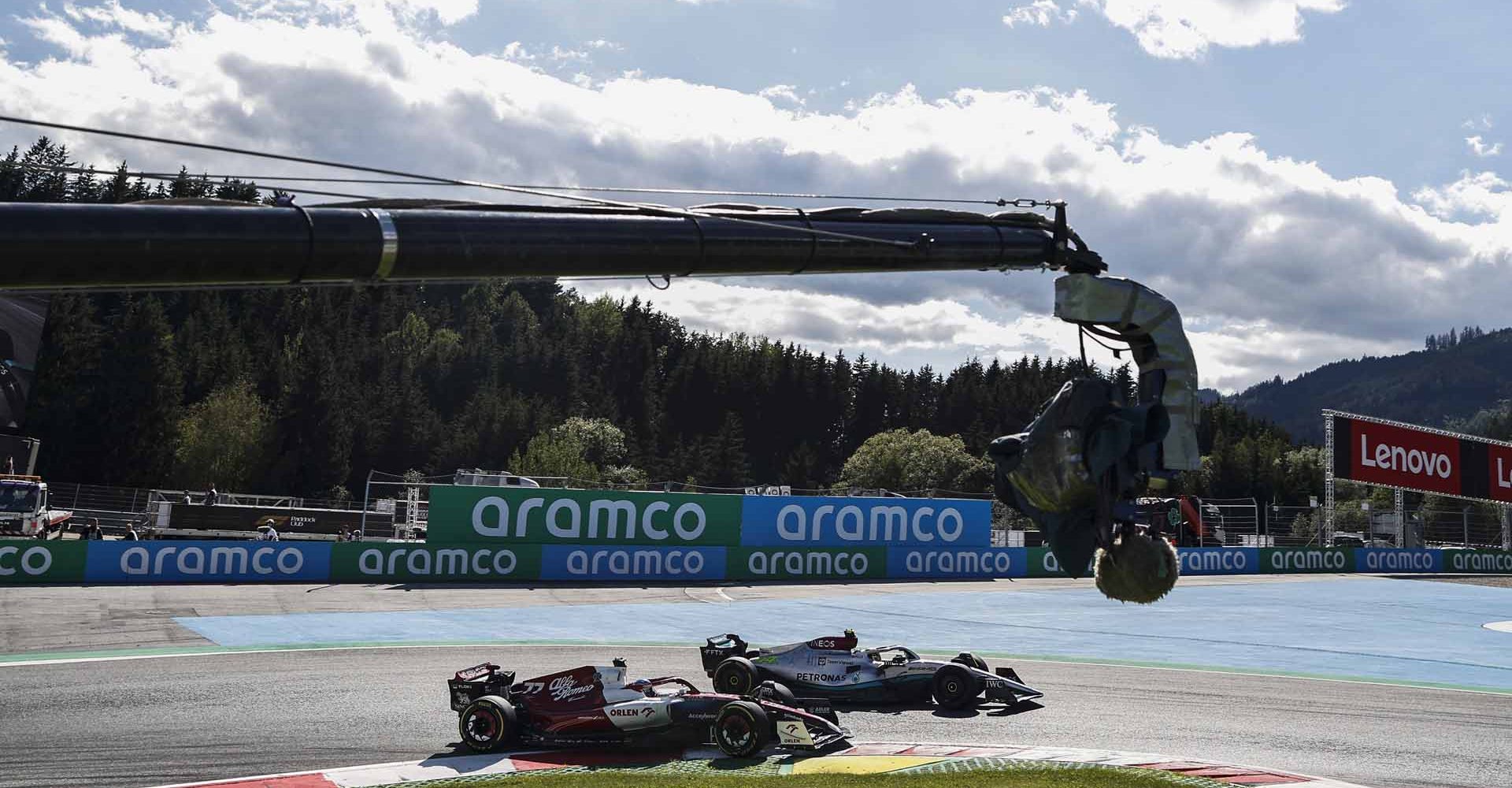 77 BOTTAS Valtteri (fin), Alfa Romeo F1 Team ORLEN C42, action 44 HAMILTON Lewis (gbr), Mercedes AMG F1 Team W13, action during the Formula 1 Rolex Grosser Preis Von Osterreich 2022, 2022 Austrian Grand Prix, 11th round of the 2022 FIA Formula One World Championship from July 8 to 10, 2022 on the Red Bull Ring, in Spielberg, Austria - Photo Xavi Bonilla / DPPI