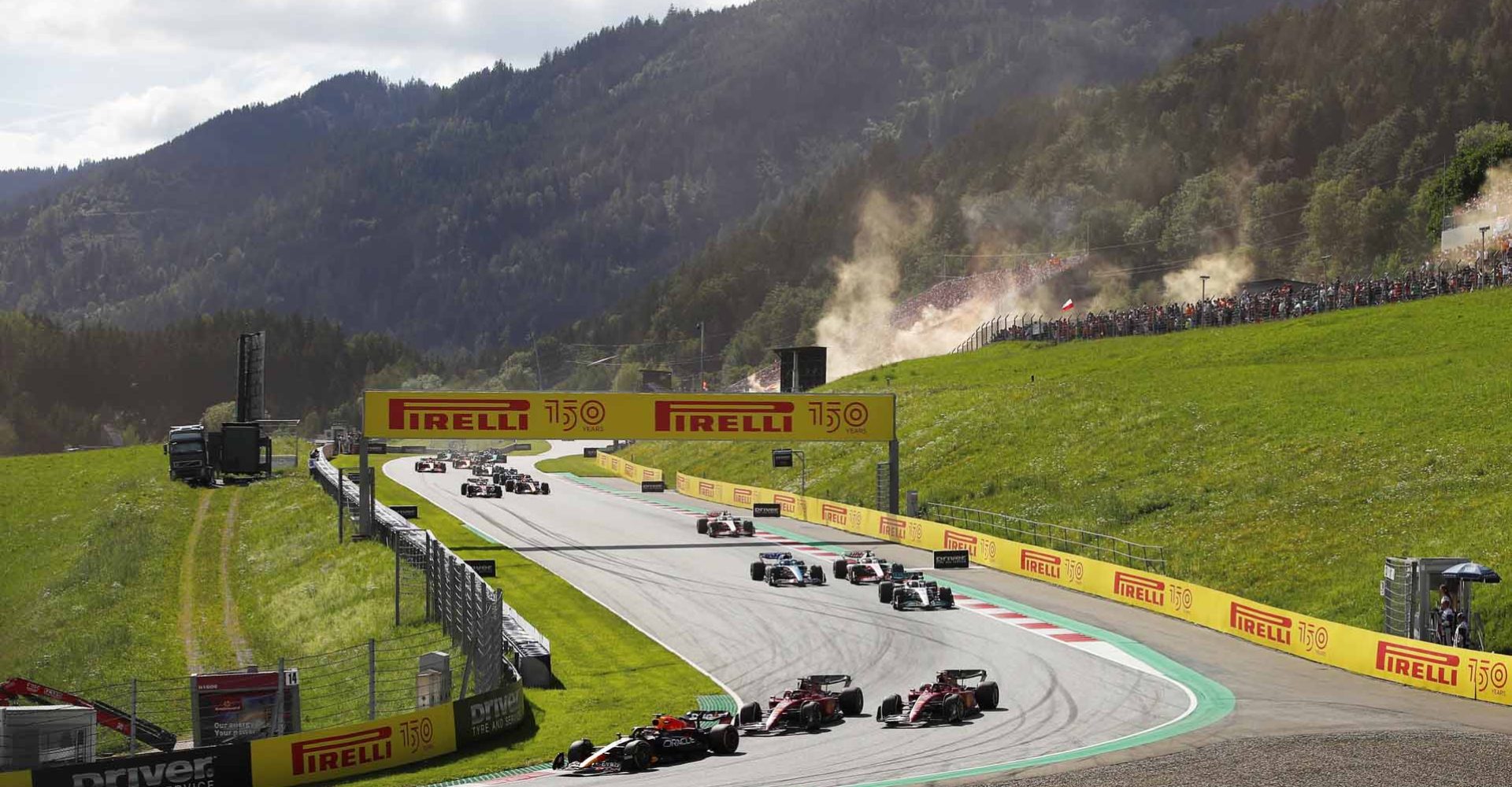 Austrian Grand Prix, sprint, Max Verstappen leads in front of the two Ferraris