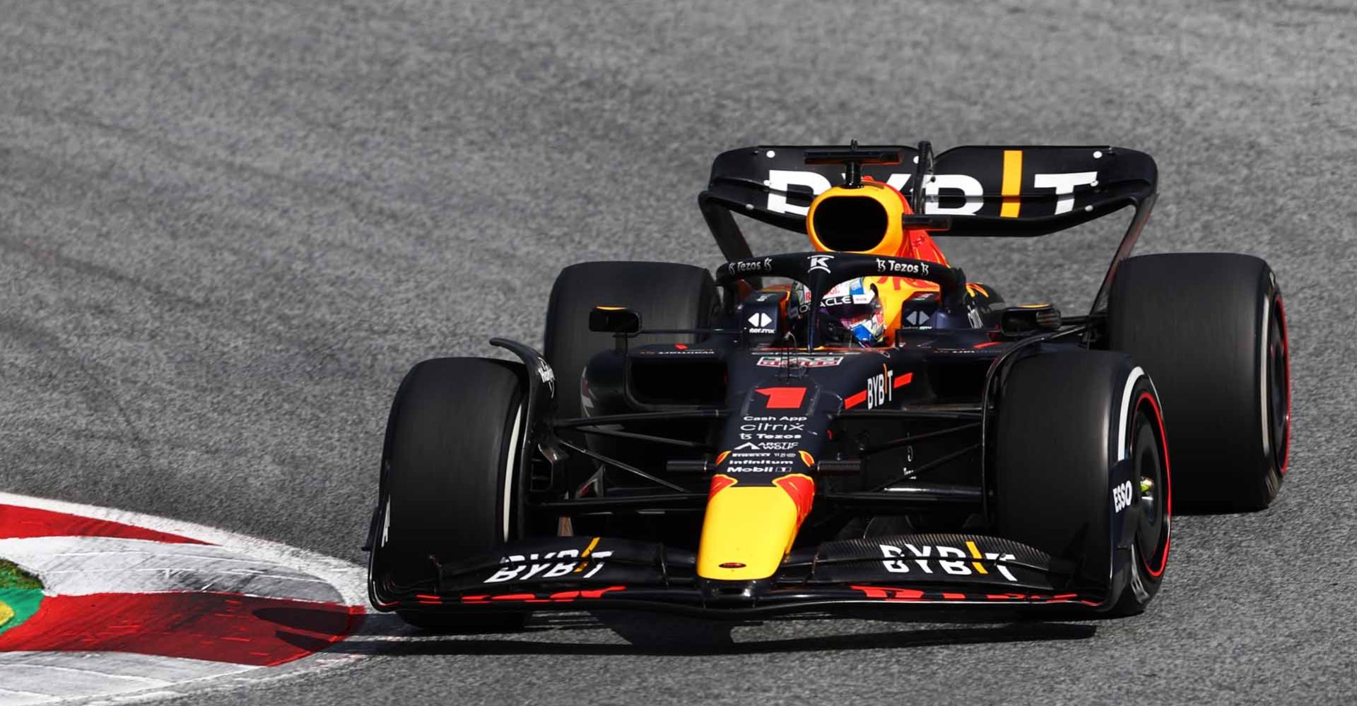 SPIELBERG, AUSTRIA - JULY 10: Max Verstappen of the Netherlands driving the (1) Oracle Red Bull Racing RB18 on track during the F1 Grand Prix of Austria at Red Bull Ring on July 10, 2022 in Spielberg, Austria. (Photo by Bryn Lennon/Getty Images)