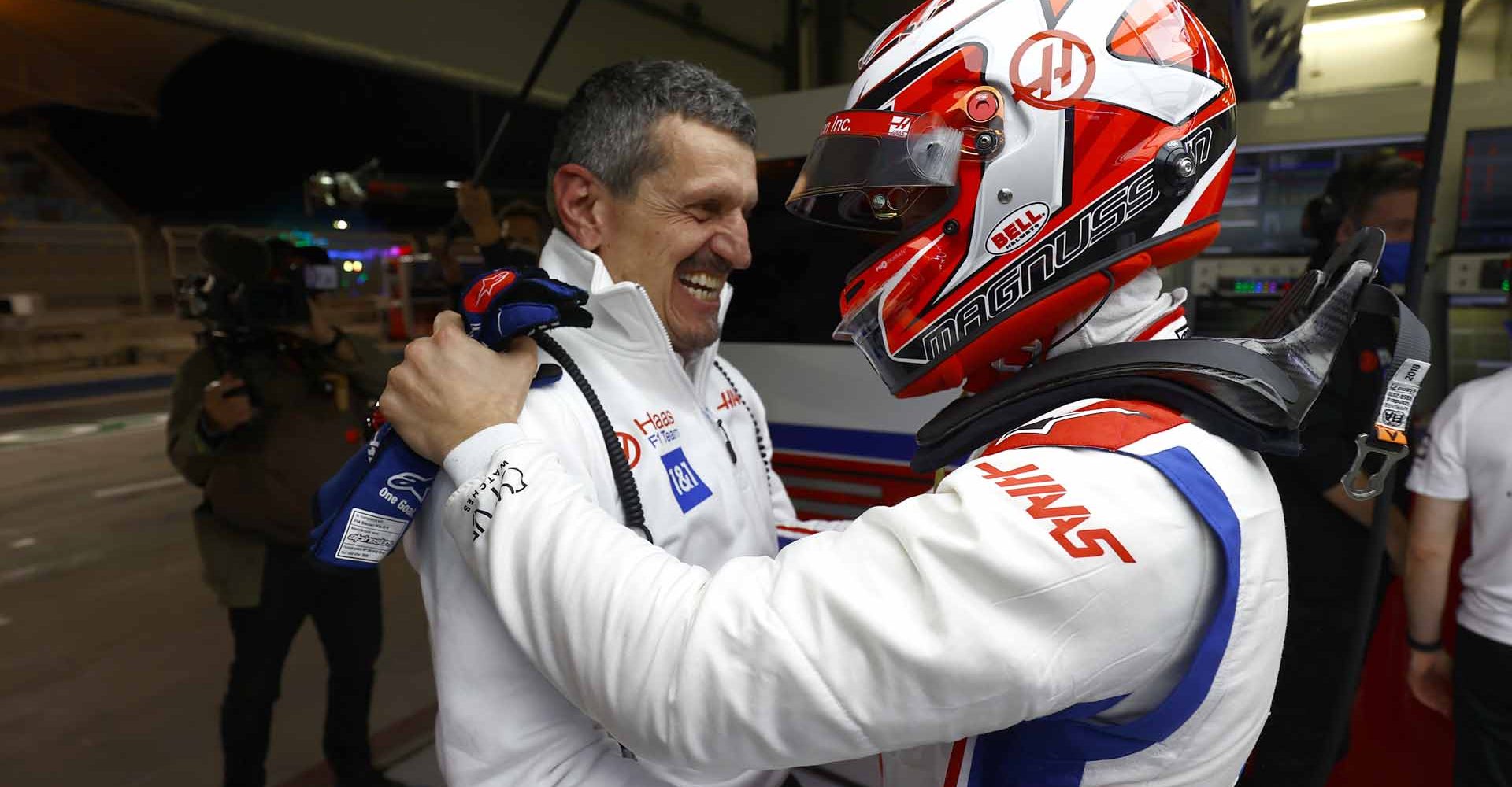 BAHRAIN INTERNATIONAL CIRCUIT, BAHRAIN - MARCH 19: Guenther Steiner, Team Principal, Haas F1 and Kevin Magnussen, Haas F1 Team during the Bahrain GP at Bahrain International Circuit on Saturday March 19, 2022 in Sakhir, Bahrain. (Photo by Andy Hone / LAT Images)