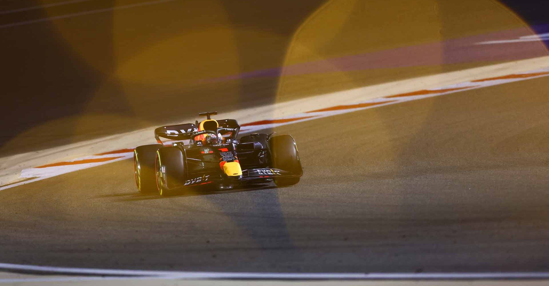 BAHRAIN, BAHRAIN - MARCH 20: Max Verstappen of the Netherlands driving the (1) Oracle Red Bull Racing RB18 on track during the F1 Grand Prix of Bahrain at Bahrain International Circuit on March 20, 2022 in Bahrain, Bahrain. (Photo by Mark Thompson/Getty Images)