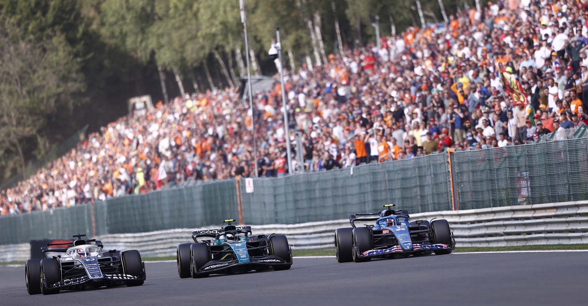 CIRCUIT DE SPA FRANCORCHAMPS, BELGIUM - AUGUST 28: Esteban Ocon, Alpine A522, leads Sebastian Vettel, Aston Martin AMR22, and Pierre Gasly, AlphaTauri AT03 during the Belgian GP at Circuit de Spa Francorchamps on Sunday August 28, 2022 in Spa, Belgium. (Photo by Andy Hone / LAT Images)