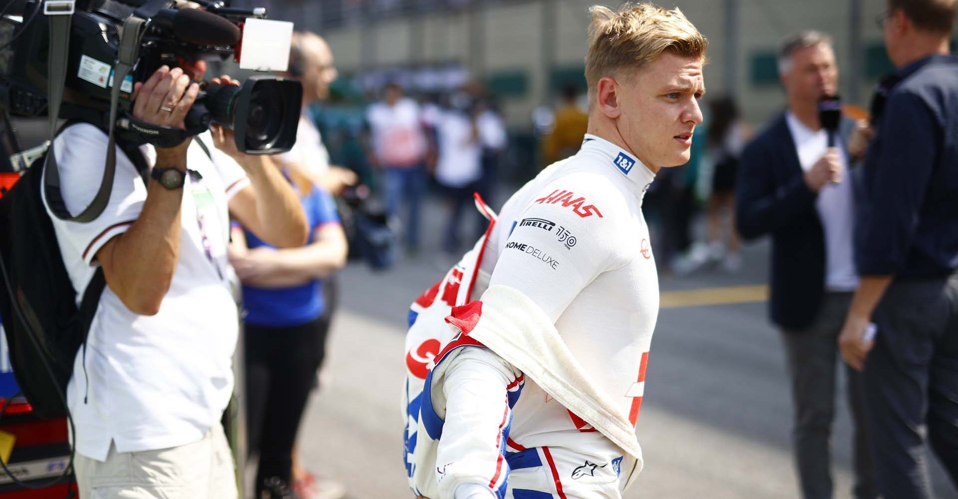 AUT√≥DROMO JOS√© CARLOS PACE, BRAZIL - NOVEMBER 13: Mick Schumacher, Haas F1 Team, on the grid during the S√£o Paulo GP at Aut√≥dromo Jos√© Carlos Pace on Sunday November 13, 2022 in Sao Paulo, Brazil. (Photo by Andy Hone / LAT Images)