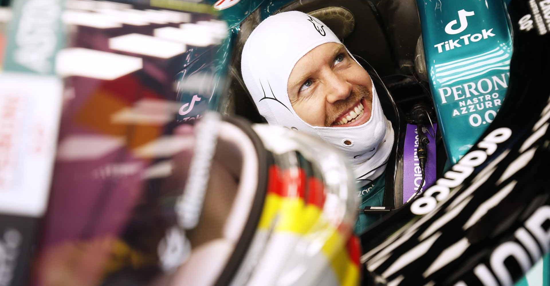 Portrait, Silverstone Circuit, GP2210a, F1, GP, Great Britain
Sebastian Vettel, Aston Martin