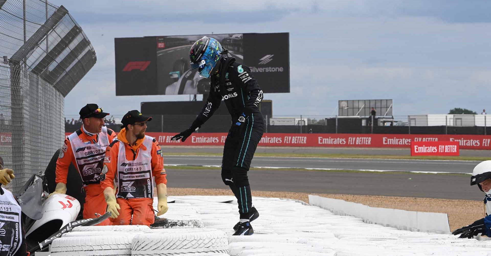 2022 British Grand Prix 2022, Sunday - LAT Images George Russell at the scene of Guanyu Zhou accident