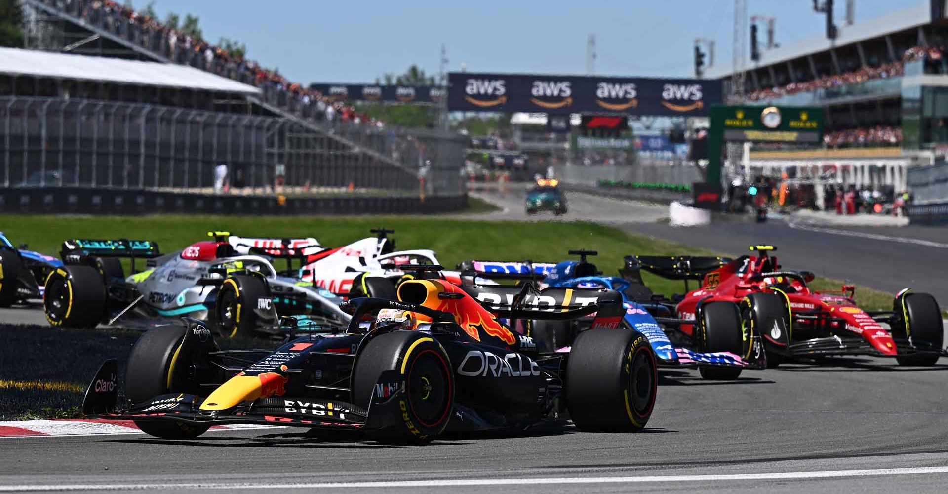 MONTREAL, QUEBEC - JUNE 19: Max Verstappen of the Netherlands driving the (1) Oracle Red Bull Racing RB18 leads the field at the start during the F1 Grand Prix of Canada at Circuit Gilles Villeneuve on June 19, 2022 in Montreal, Quebec. (Photo by Clive Mason/Getty Images)