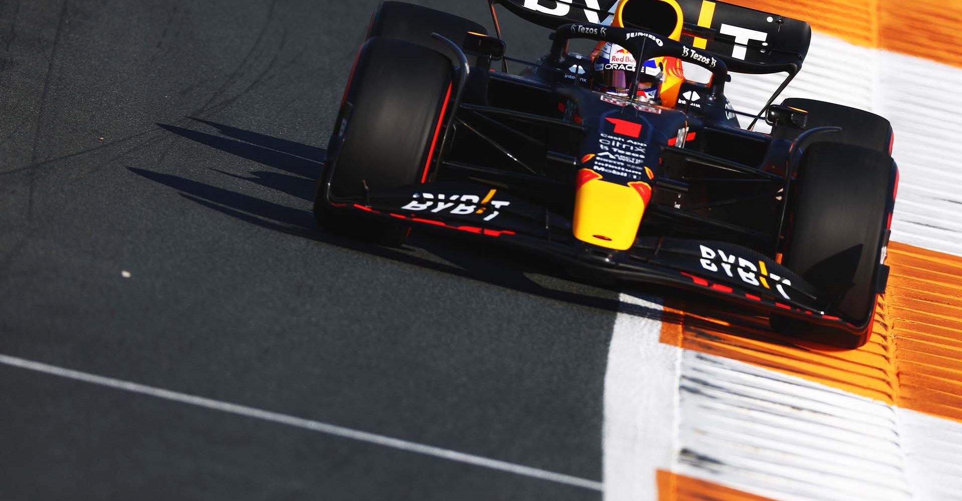 ZANDVOORT, NETHERLANDS - SEPTEMBER 02: Max Verstappen of the Netherlands driving the (1) Oracle Red Bull Racing RB18 on track during practice ahead of the F1 Grand Prix of The Netherlands at Circuit Zandvoort on September 02, 2022 in Zandvoort, Netherlands. (Photo by Mark Thompson/Getty Images)