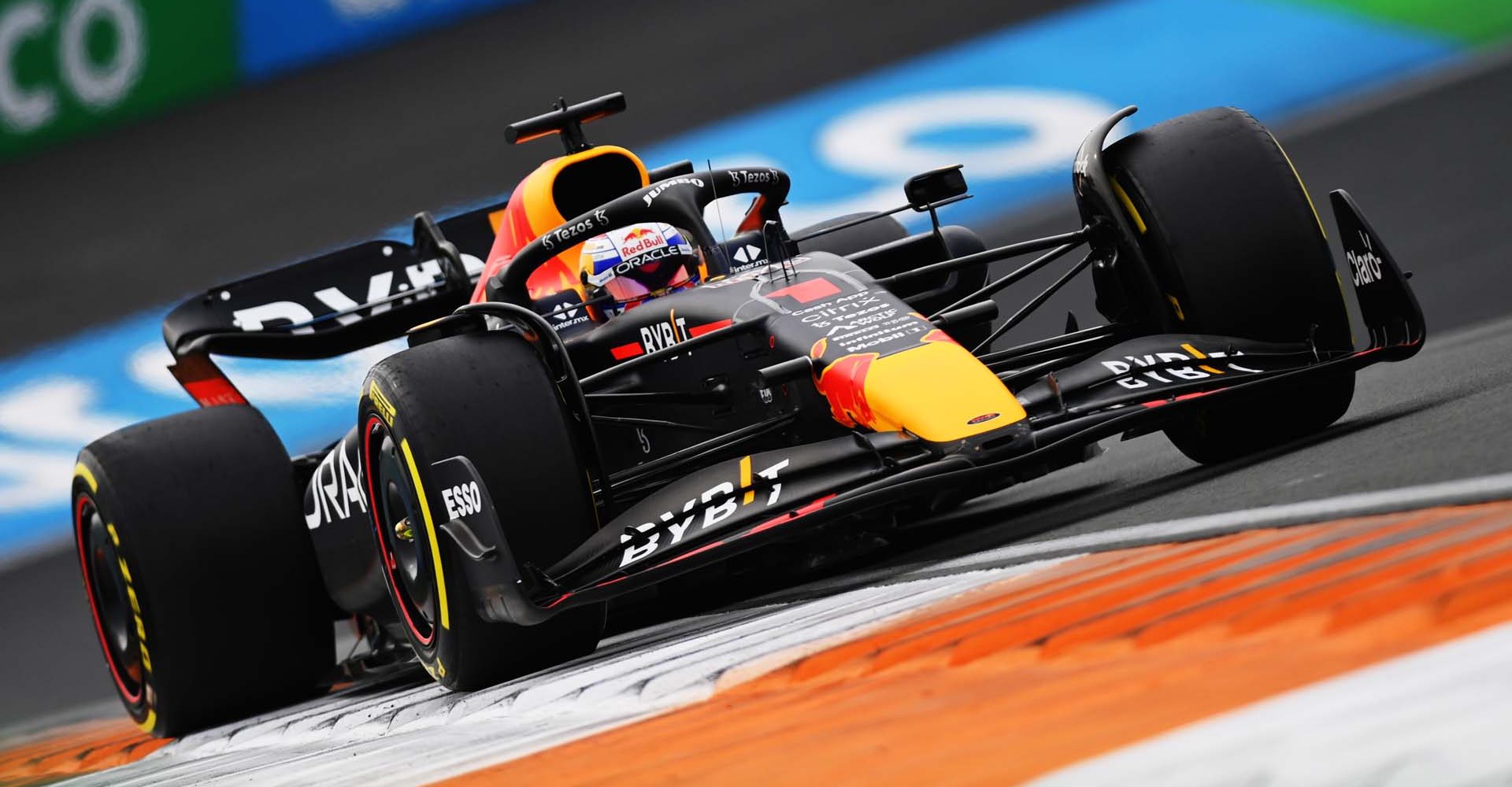 ZANDVOORT, NETHERLANDS - SEPTEMBER 04: Max Verstappen of the Netherlands driving the (1) Oracle Red Bull Racing RB18 on track during the F1 Grand Prix of The Netherlands at Circuit Zandvoort on September 04, 2022 in Zandvoort, Netherlands. (Photo by Dan Mullan/Getty Images)