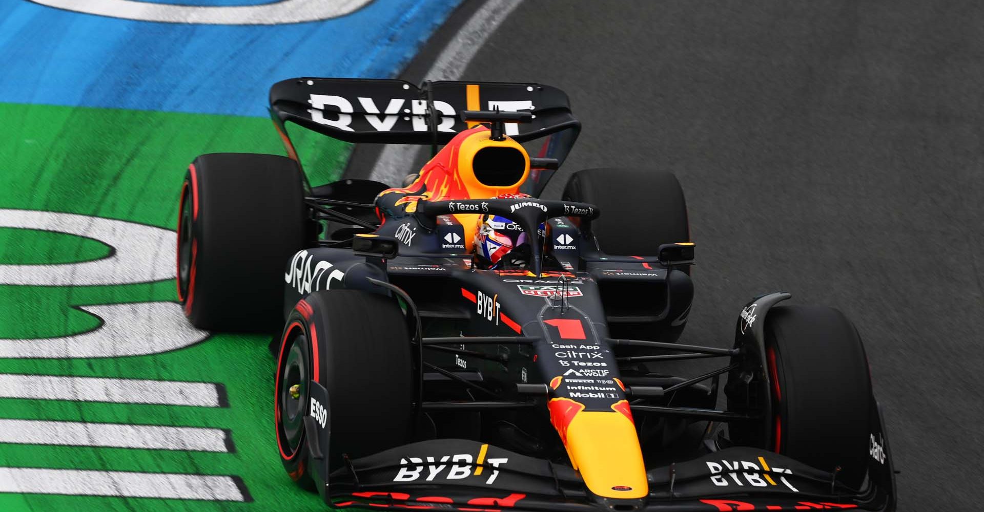 ZANDVOORT, NETHERLANDS - SEPTEMBER 04: Max Verstappen of the Netherlands driving the (1) Oracle Red Bull Racing RB18 on track during the F1 Grand Prix of The Netherlands at Circuit Zandvoort on September 04, 2022 in Zandvoort, Netherlands. (Photo by Dan Mullan/Getty Images)