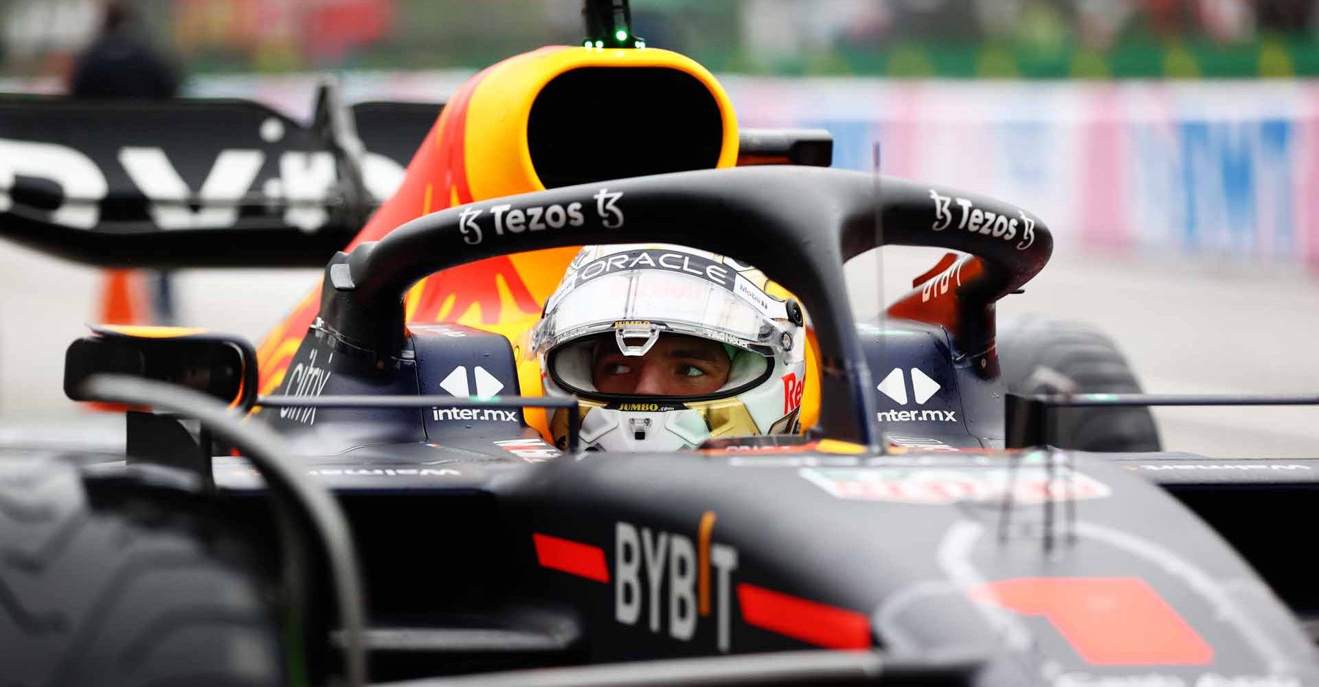 IMOLA, ITALY - APRIL 22: Pole position qualifier Max Verstappen of the Netherlands driving the (1) Oracle Red Bull Racing RB18 stops in parc ferme during qualifying ahead of the F1 Grand Prix of Emilia Romagna at Autodromo Enzo e Dino Ferrari on April 22, 2022 in Imola, Italy. (Photo by Dan Mullan/Getty Images)