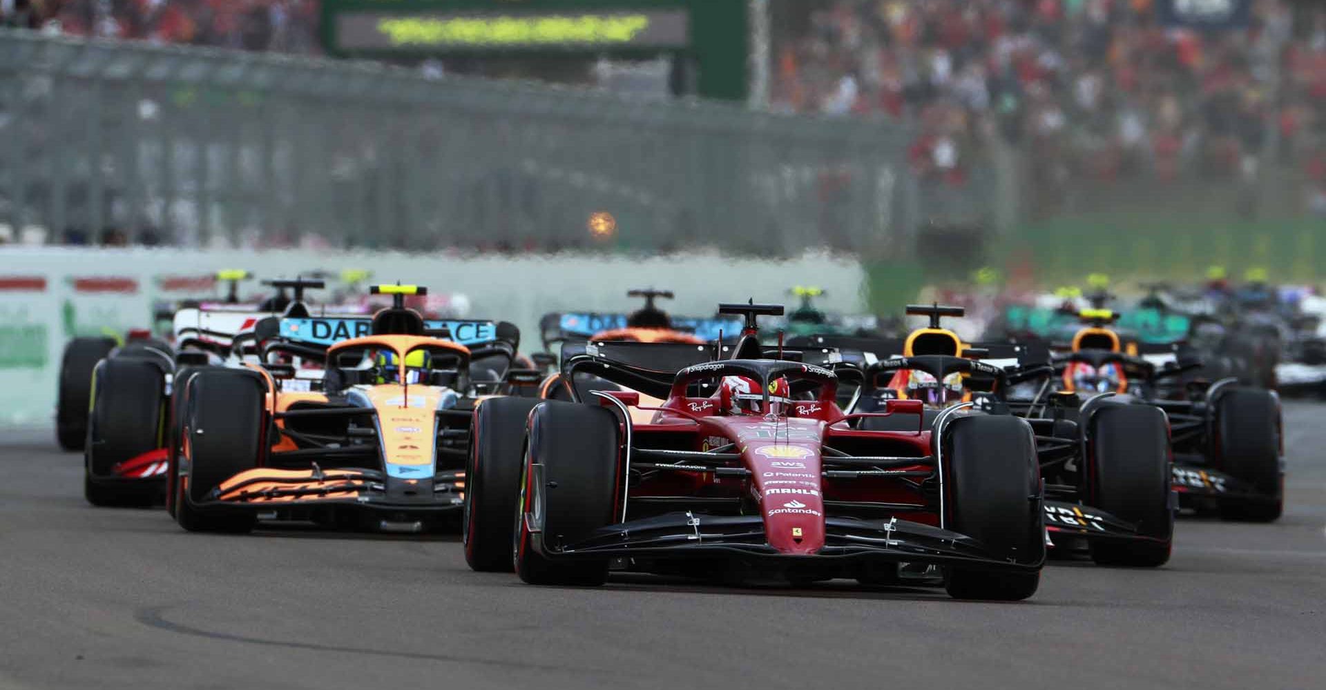 AUTODROMO INTERNAZIONALE ENZO E DINO FERRARI, ITALY - APRIL 23: Charles Leclerc, Ferrari F1-75, leads the field away at the start during the Emilia Romagna GP at Autodromo Internazionale Enzo e Dino Ferrari on Saturday April 23, 2022 in imola, Italy. (Photo by Steven Tee / LAT Images)