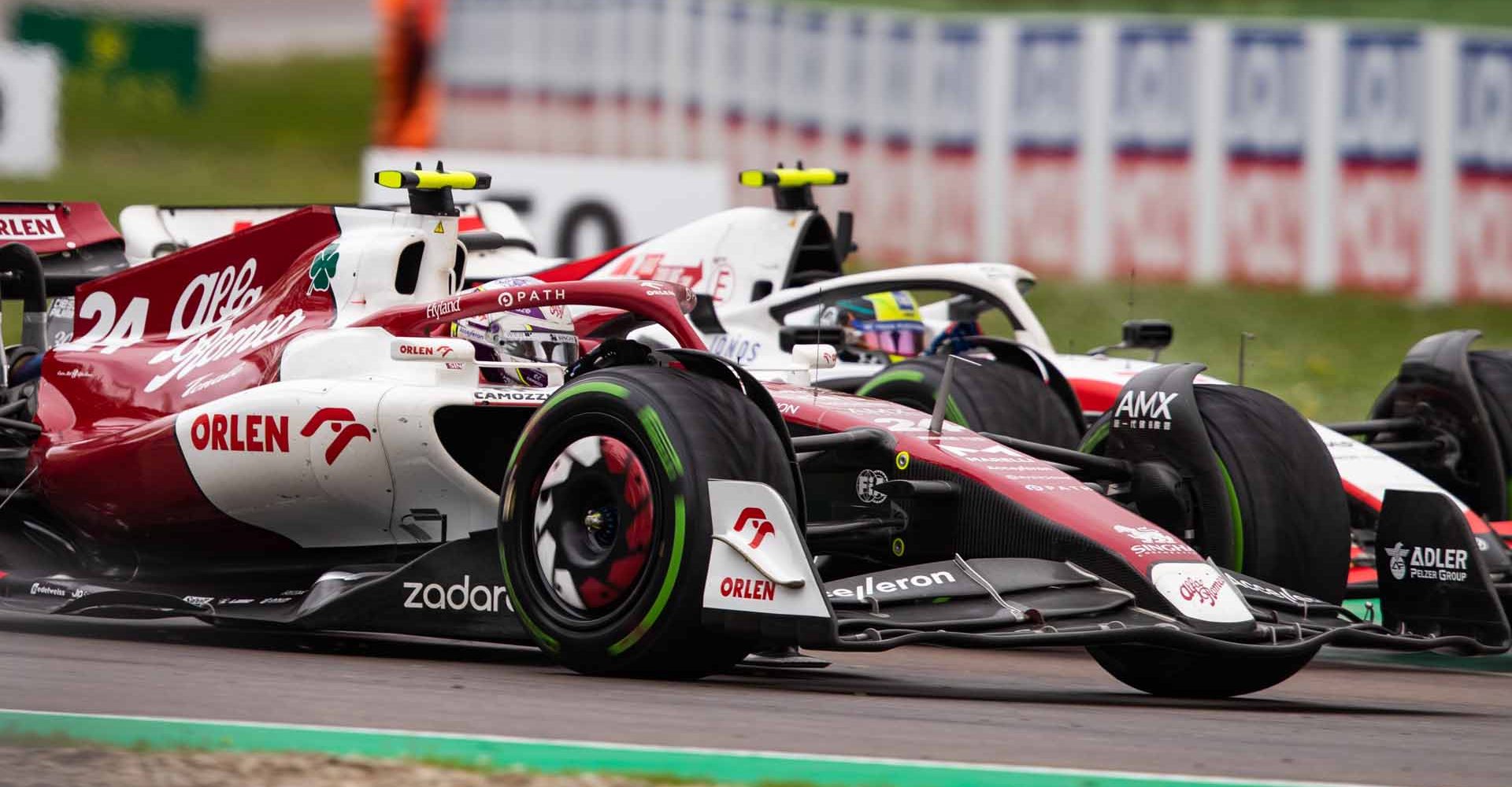 24 ZHOU Guanyu (chi), Alfa Romeo F1 Team ORLEN C42, action 47 SCHUMACHER Mick (ger), Haas F1 Team VF-22 Ferrari, action during the Formula 1 Grand Premio del Made in Italy e dell'Emilia-Romagna 2022, 4th round of the 2022 FIA Formula One World Championship, on the Imola Circuit, from April 22 to 24, 2022 in Imola, Italy - Photo Joao Filipe / DPPI