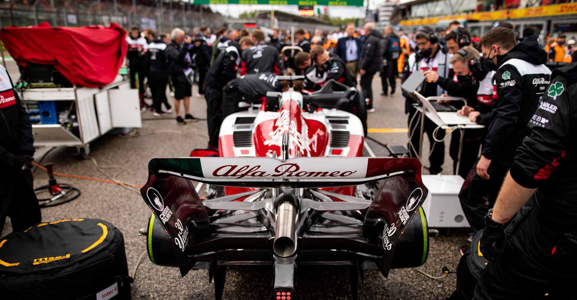 77 BOTTAS Valtteri (fin), Alfa Romeo F1 Team ORLEN C42, grid during the Formula 1 Grand Premio del Made in Italy e dell'Emilia-Romagna 2022, 4th round of the 2022 FIA Formula One World Championship, on the Imola Circuit, from April 22 to 24, 2022 in Imola, Italy - Photo Joao Filipe / DPPI