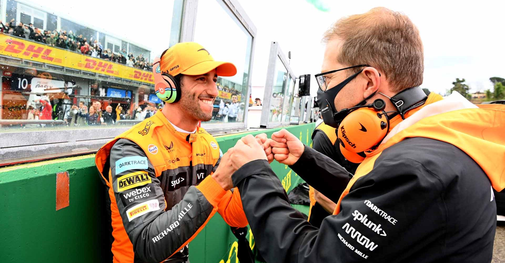 Daniel Ricciardo, McLaren, and Andreas Seidl, Team Principal, McLaren, on the grid