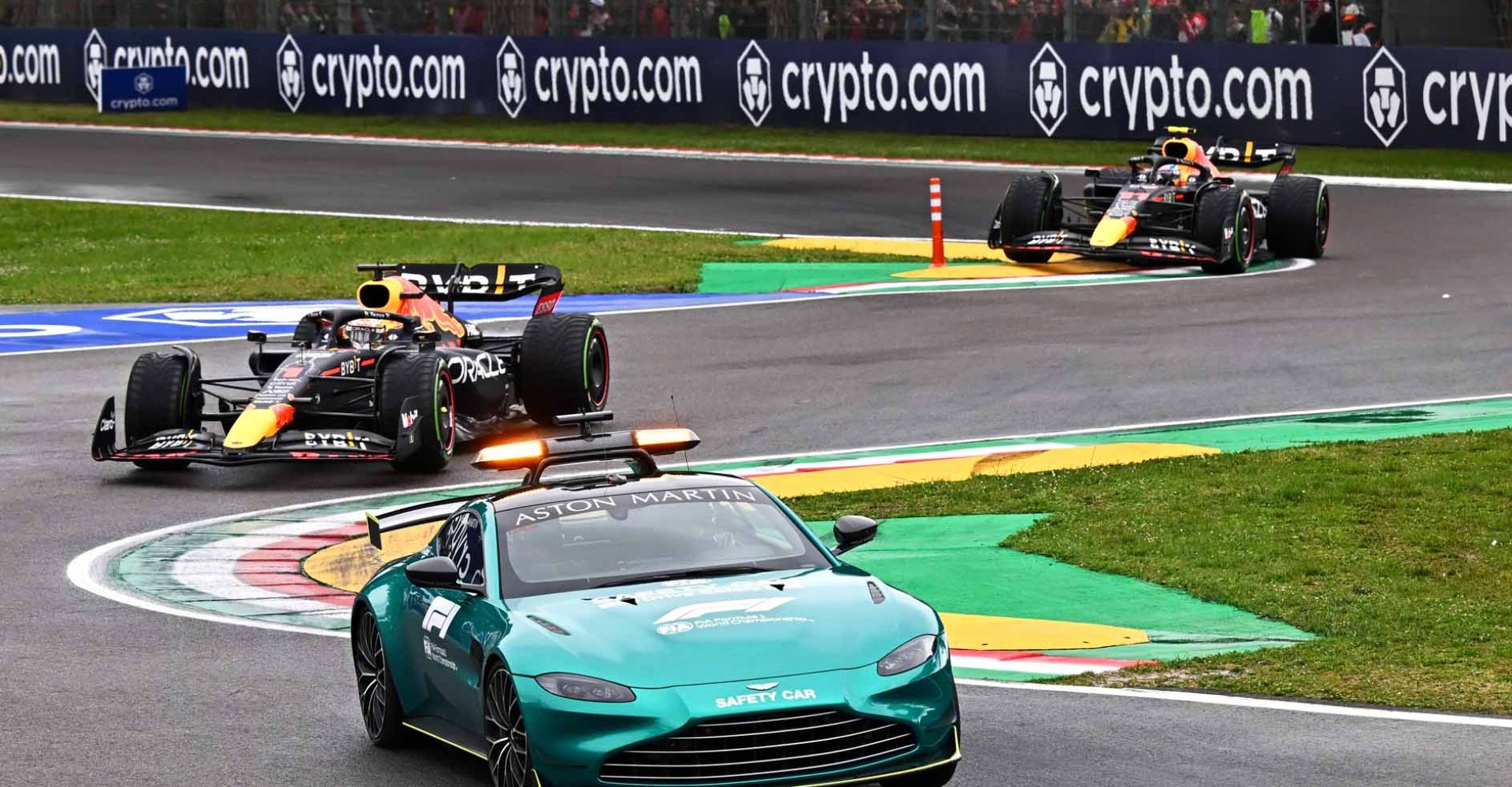 IMOLA, ITALY - APRIL 24: The FIA Safety Car leads Max Verstappen of the Netherlands driving the (1) Oracle Red Bull Racing RB18 at the front of the field during the F1 Grand Prix of Emilia Romagna at Autodromo Enzo e Dino Ferrari on April 24, 2022 in Imola, Italy. (Photo by Clive Mason/Getty Images)