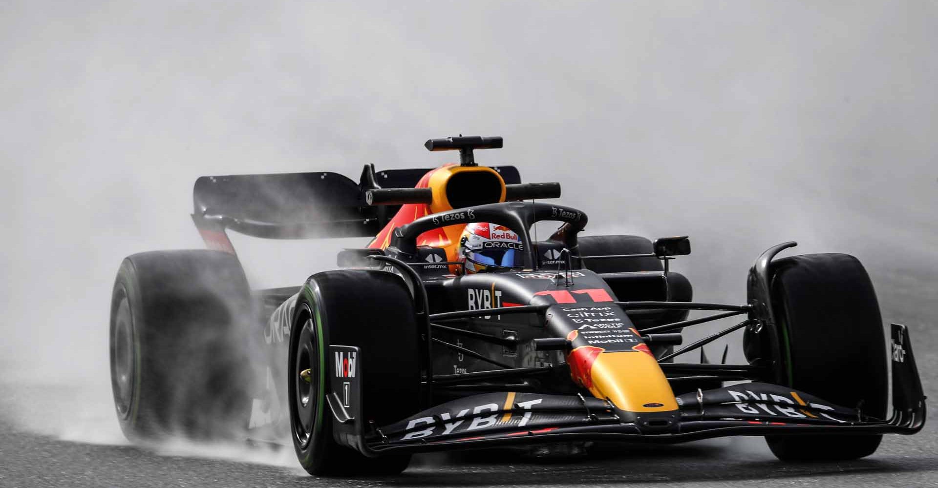 CIRCUIT DE BARCELONA-CATALUNYA, SPAIN - FEBRUARY 25: Sergio Perez, Red Bull Racing RB18 during the Barcelona February testing at Circuit de Barcelona-Catalunya on Friday February 25, 2022 in Barcelona, Spain. (Photo by Zak Mauger / LAT Images)