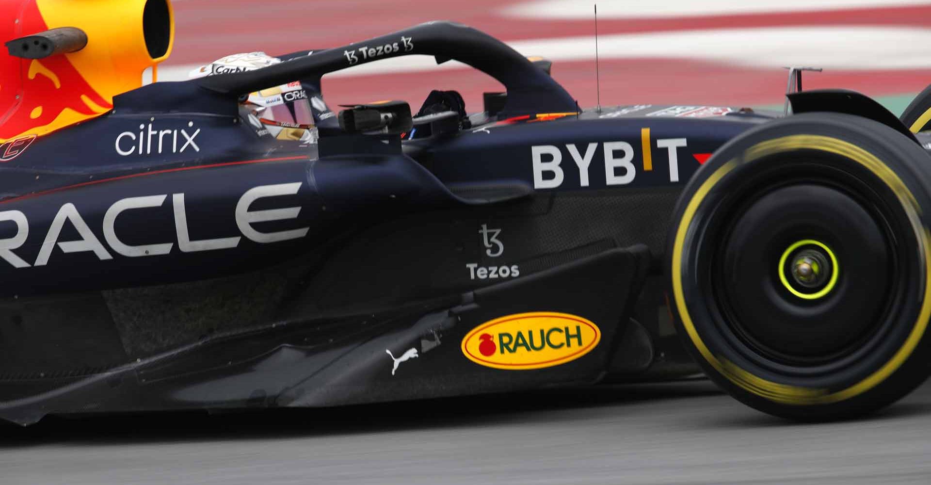 CIRCUIT DE BARCELONA-CATALUNYA, SPAIN - FEBRUARY 25: Max Verstappen, Red Bull Racing RB18 during the Barcelona February testing at Circuit de Barcelona-Catalunya on Friday February 25, 2022 in Barcelona, Spain. (Photo by Zak Mauger / LAT Images)