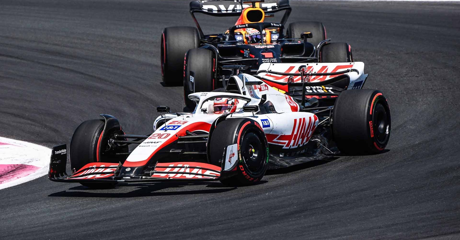 CIRCUIT PAUL RICARD, FRANCE - JULY 22: Kevin Magnussen, Haas VF-22, leads Max Verstappen, Red Bull Racing RB18 during the French GP at Circuit Paul Ricard on Friday July 22, 2022 in Le Castellet, France. (Photo by Mark Sutton / LAT Images)