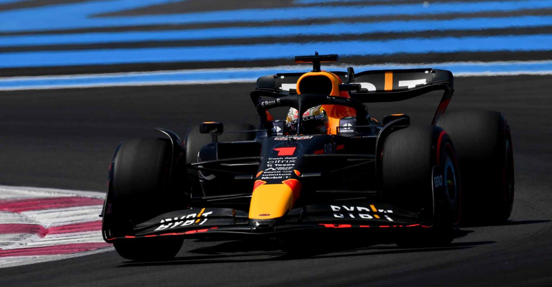 LE CASTELLET, FRANCE - JULY 22: Max Verstappen of the Netherlands driving the (1) Oracle Red Bull Racing RB18 on track during practice ahead of the F1 Grand Prix of France at Circuit Paul Ricard on July 22, 2022 in Le Castellet, France. (Photo by Dan Mullan/Getty Images)