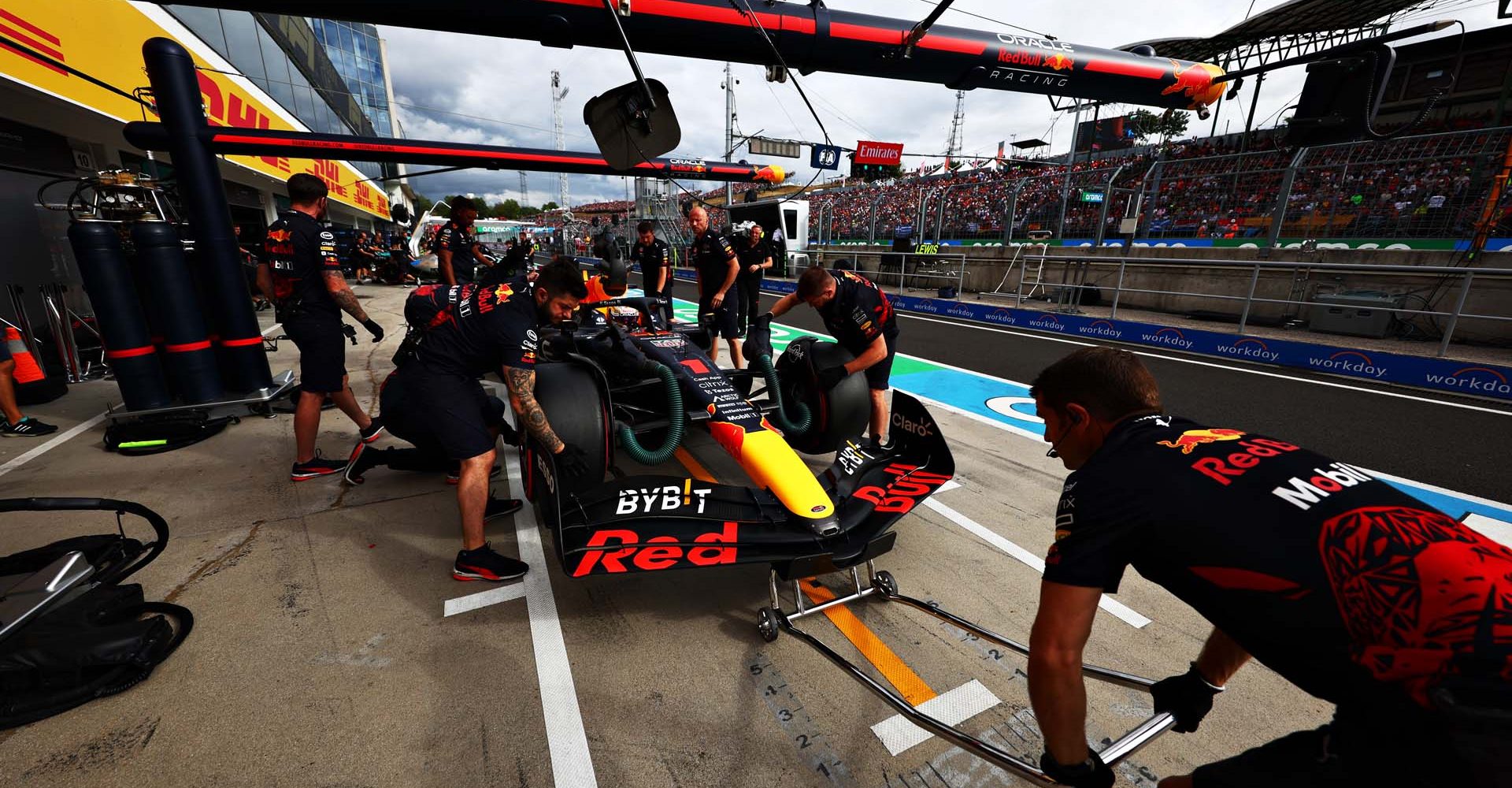 BUDAPEST, HUNGARY - JULY 30: Max Verstappen of the Netherlands driving the (1) Oracle Red Bull Racing RB18 stops in the Pitlane during qualifying ahead of the F1 Grand Prix of Hungary at Hungaroring on July 30, 2022 in Budapest, Hungary. (Photo by Mark Thompson/Getty Images)