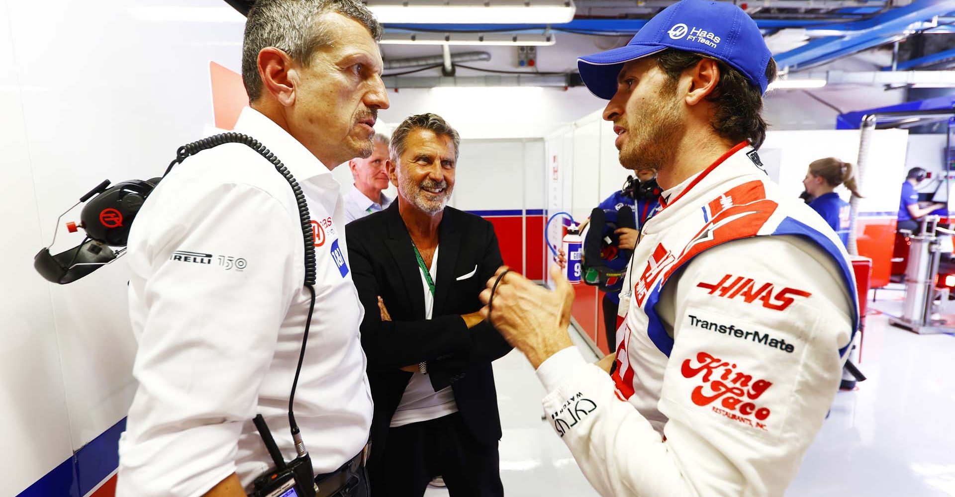 AUTODROMO NAZIONALE MONZA, ITALY - SEPTEMBER 09: Guenther Steiner, Team Principal, Haas F1, talks with Antonio Giovinazzi, Haas F1 Team during the Italian GP at Autodromo Nazionale Monza on Friday September 09, 2022 in Monza, Italy. (Photo by Andy Hone / LAT Images)