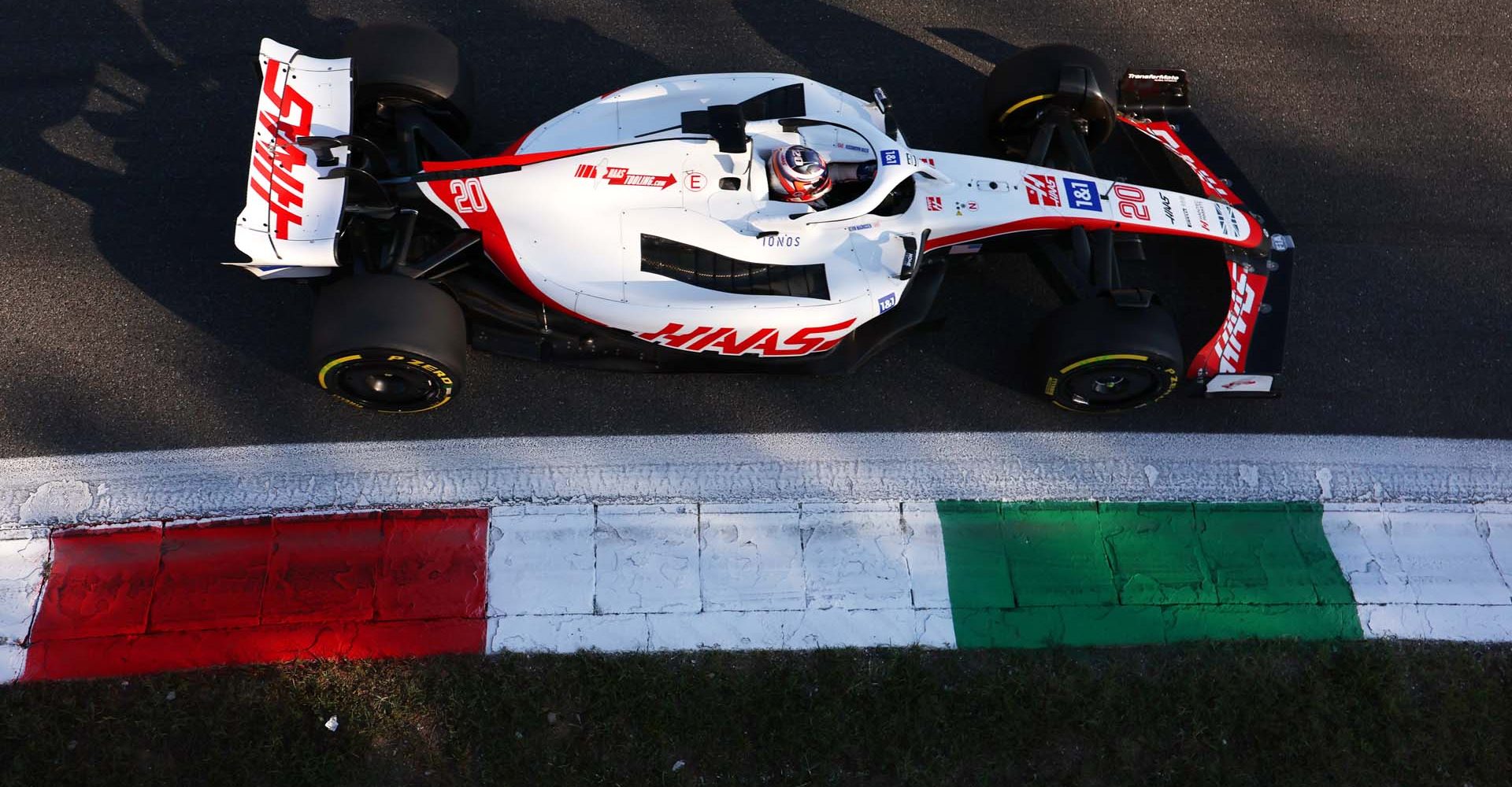 AUTODROMO NAZIONALE MONZA, ITALY - SEPTEMBER 09: Kevin Magnussen, Haas VF-22 during the Italian GP at Autodromo Nazionale Monza on Friday September 09, 2022 in Monza, Italy. (Photo by Glenn Dunbar / LAT Images)