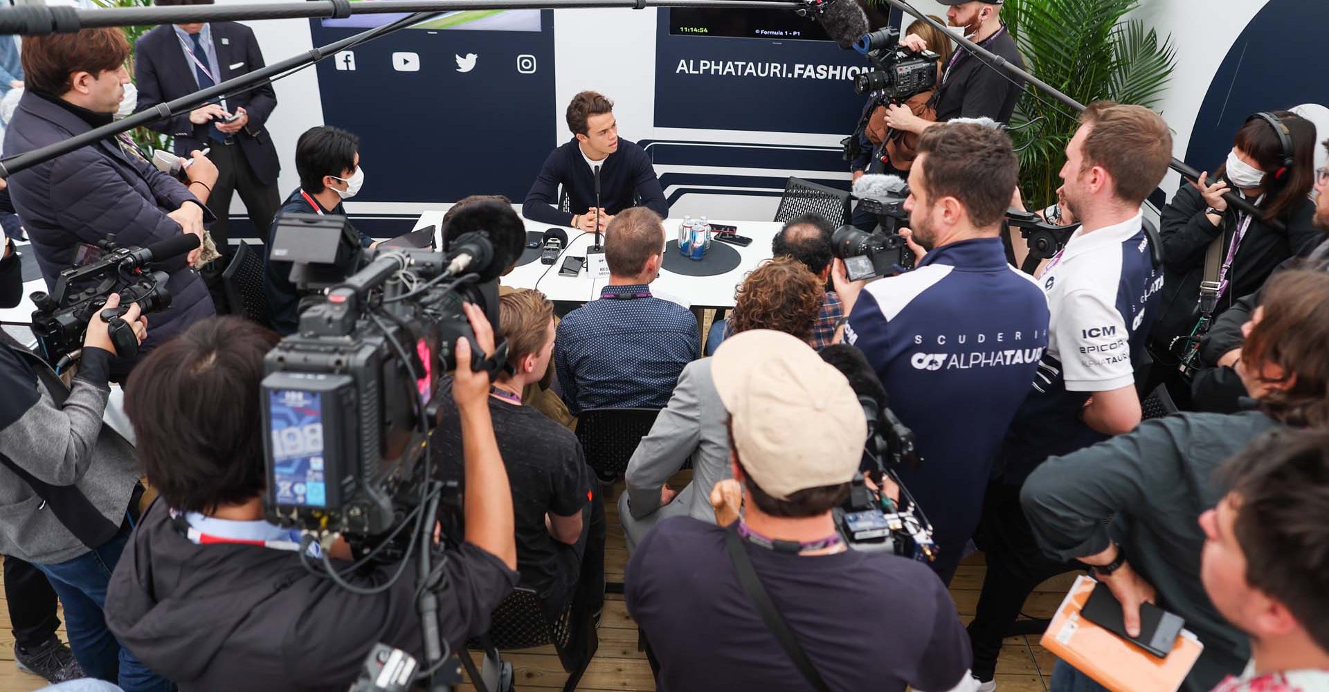 SUZUKA, JAPAN - OCTOBER 09: Nyck de Vries of Holland and Scuderia AlphaTauri meets the press during the F1 Grand Prix of Japan at Suzuka International Racing Course on October 09, 2022 in Suzuka, Japan. (Photo by Peter Fox/Getty Images)