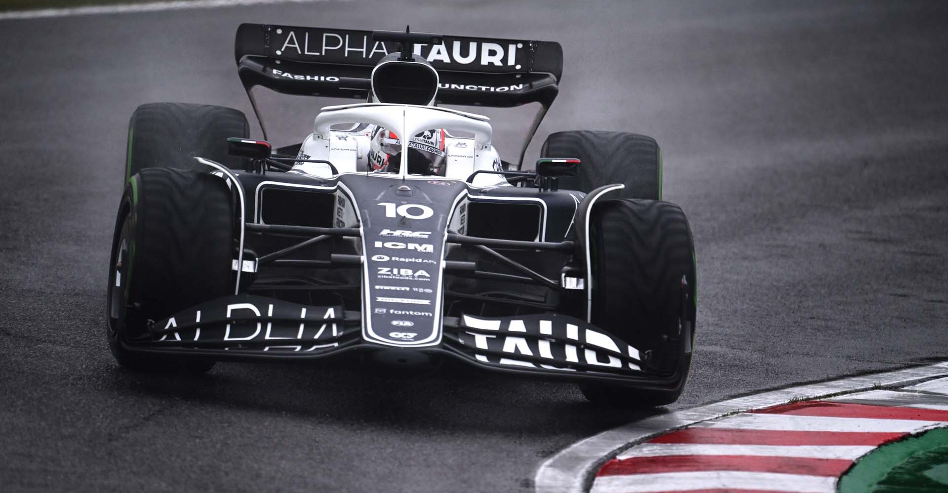 SUZUKA, JAPAN - OCTOBER 09: Pierre Gasly of France driving the (10) Scuderia AlphaTauri AT03 on track during the F1 Grand Prix of Japan at Suzuka International Racing Course on October 09, 2022 in Suzuka, Japan. (Photo by Clive Mason/Getty Images)