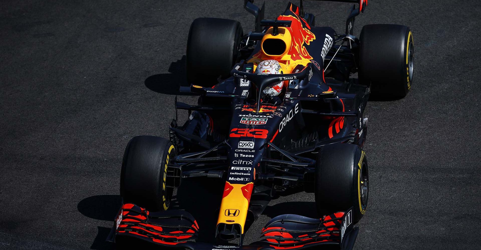 MEXICO CITY, MEXICO - NOVEMBER 07: Max Verstappen of the Netherlands driving the (33) Red Bull Racing RB16B Honda on track during the F1 Grand Prix of Mexico at Autodromo Hermanos Rodriguez on November 07, 2021 in Mexico City, Mexico. (Photo by Manuel Velasquez/Getty Images for Heineken)