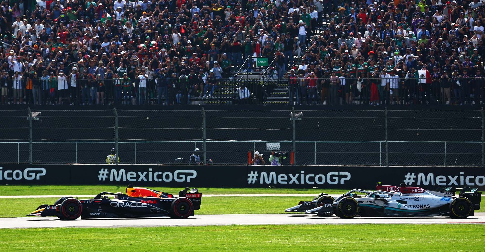 MEXICO CITY, MEXICO - OCTOBER 30: Max Verstappen of the Netherlands driving the (1) Oracle Red Bull Racing RB18 leads Lewis Hamilton of Great Britain driving the (44) Mercedes AMG Petronas F1 Team W13 and George Russell of Great Britain driving the (63) Mercedes AMG Petronas F1 Team W13  during the F1 Grand Prix of Mexico at Autodromo Hermanos Rodriguez on October 30, 2022 in Mexico City, Mexico. (Photo by Mark Thompson/Getty Images )