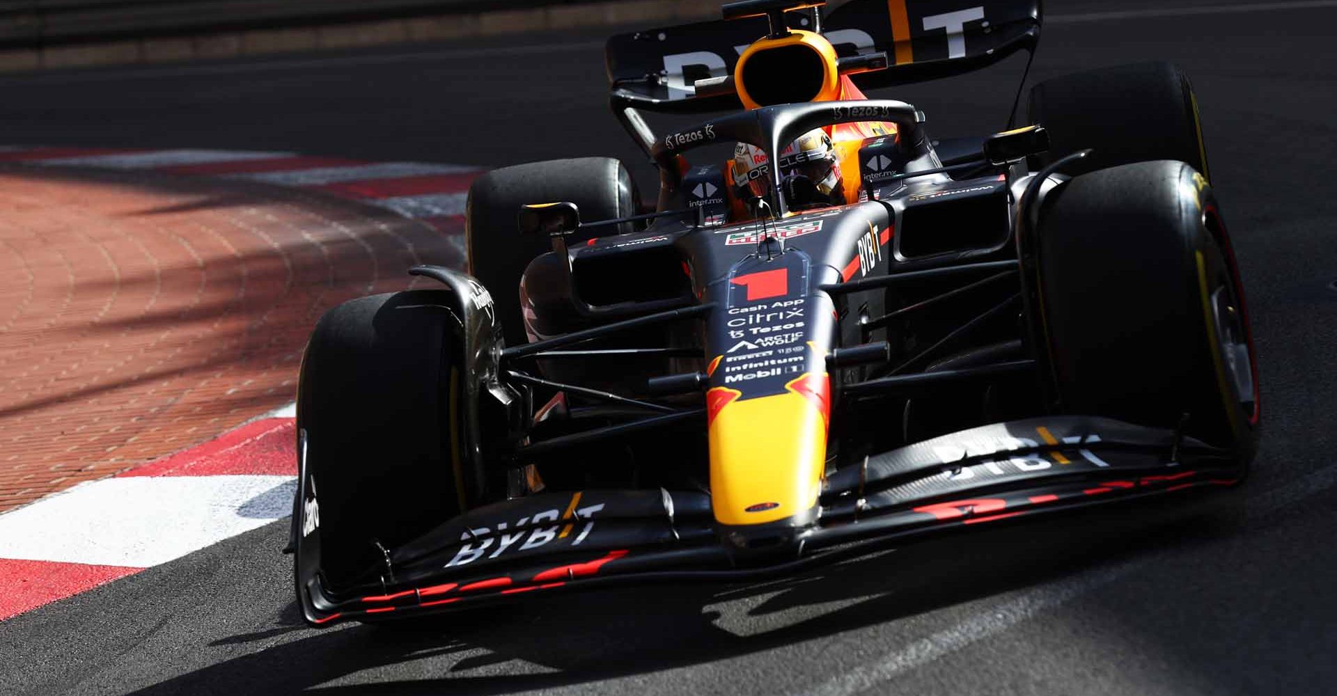 MONTE-CARLO, MONACO - MAY 27: Max Verstappen of the Netherlands driving the (1) Oracle Red Bull Racing RB18 on track during practice ahead of the F1 Grand Prix of Monaco at Circuit de Monaco on May 27, 2022 in Monte-Carlo, Monaco. (Photo by Clive Rose/Getty Images)