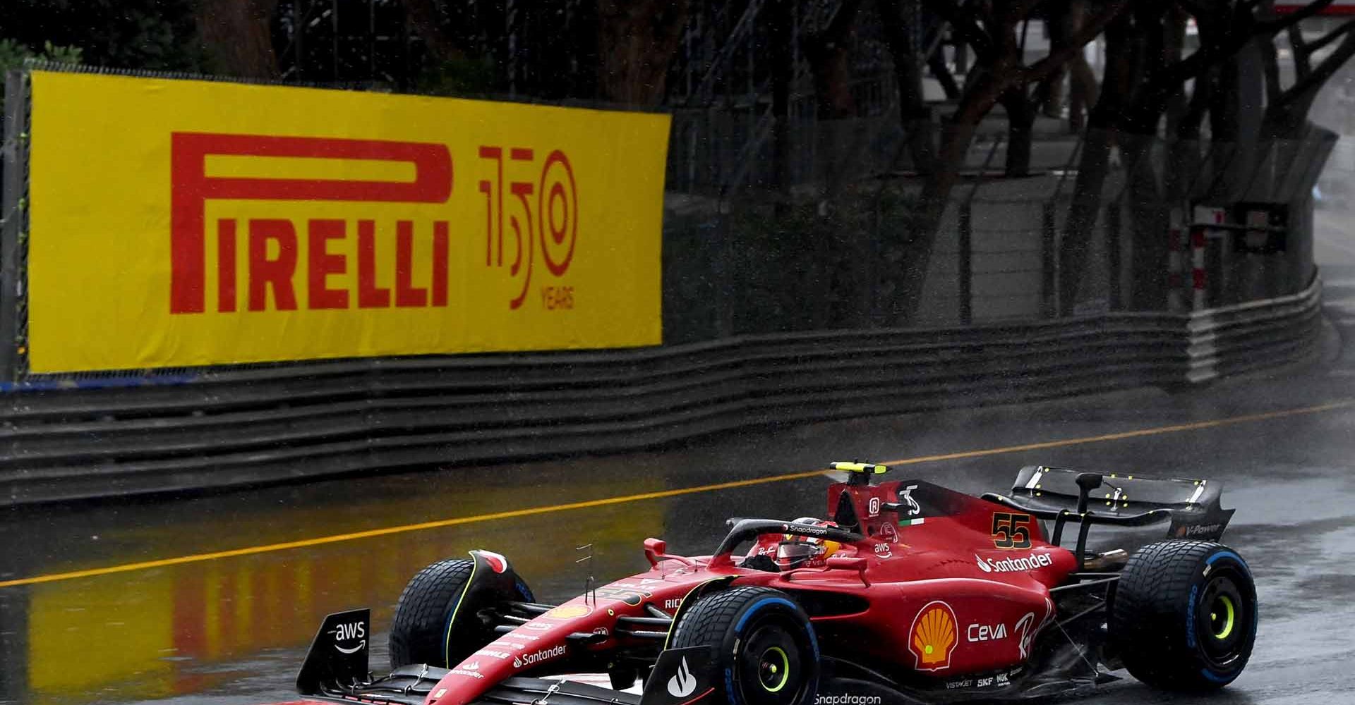 CIRCUIT DE MONACO, MONACO - MAY 29: Carlos Sainz, Ferrari F1-75, leads Sergio Perez, Red Bull Racing RB18, and Max Verstappen, Red Bull Racing RB18 during the Monaco GP at Circuit de Monaco on Sunday May 29, 2022 in Monte Carlo, Monaco. (Photo by Mark Sutton / LAT Images)