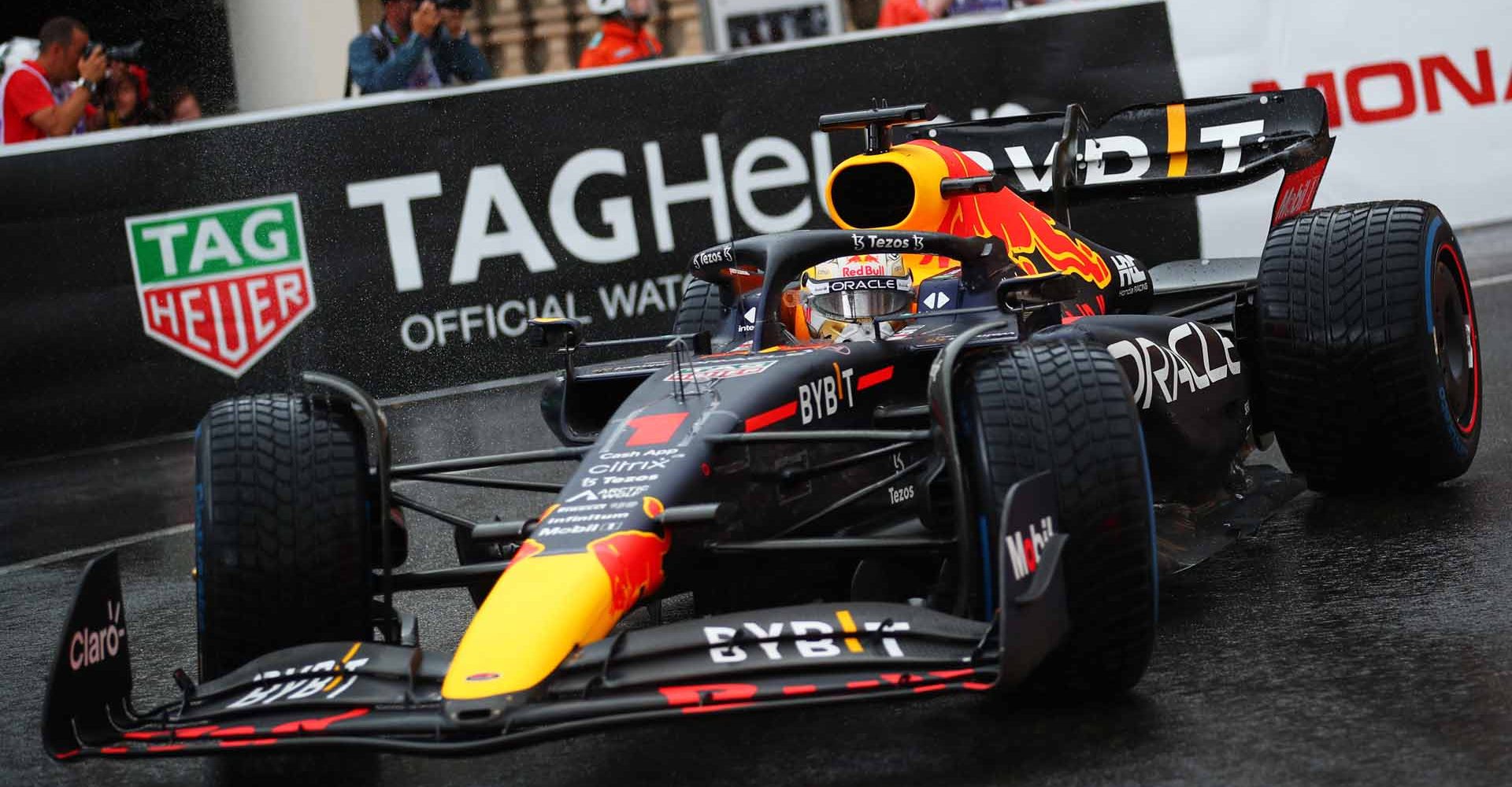 MONTE-CARLO, MONACO - MAY 29: Max Verstappen of the Netherlands driving the (1) Oracle Red Bull Racing RB18 on track during the F1 Grand Prix of Monaco at Circuit de Monaco on May 29, 2022 in Monte-Carlo, Monaco. (Photo by Eric Alonso/Getty Images)