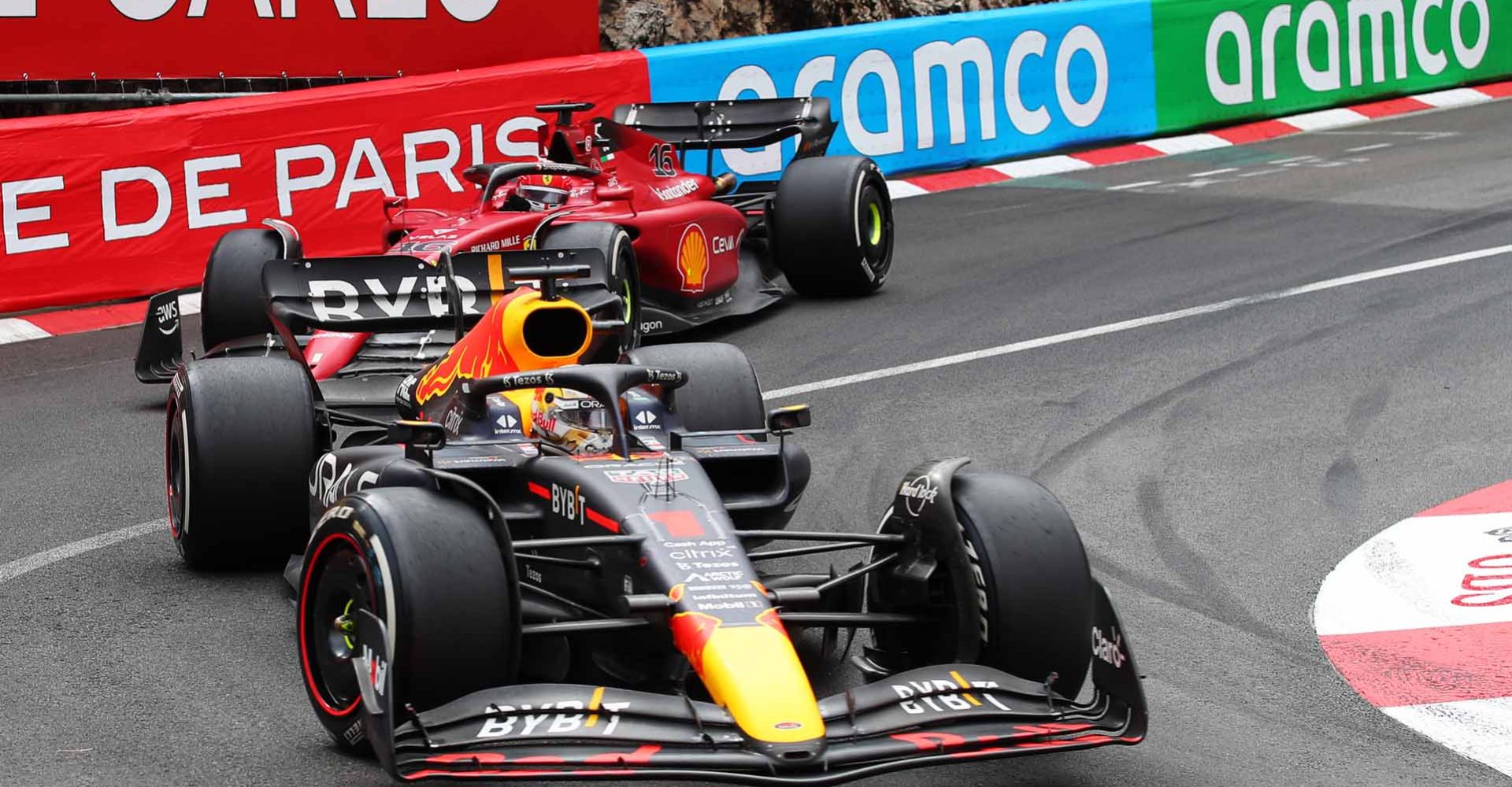 MONTE-CARLO, MONACO - MAY 29: Max Verstappen of the Netherlands driving the (1) Oracle Red Bull Racing RB18 leads Charles Leclerc of Monaco driving (16) the Ferrari F1-75 during the F1 Grand Prix of Monaco at Circuit de Monaco on May 29, 2022 in Monte-Carlo, Monaco. (Photo by Eric Alonso/Getty Images)