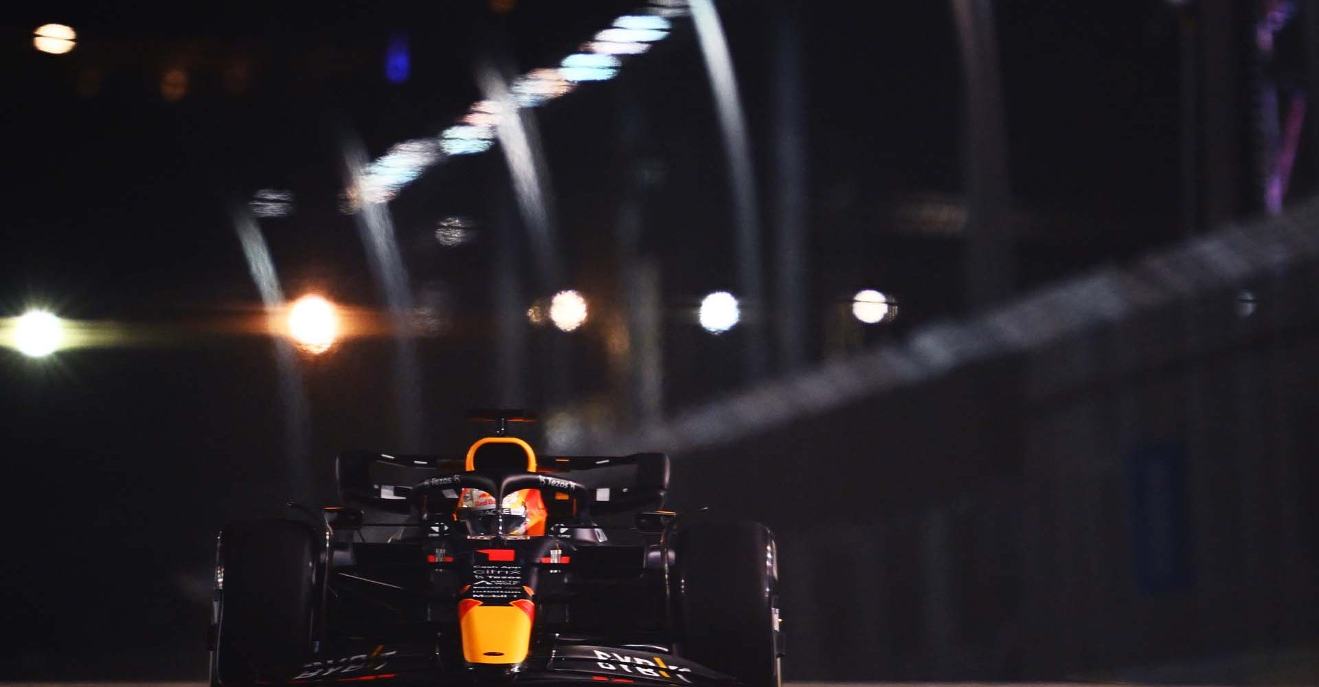 SINGAPORE, SINGAPORE - SEPTEMBER 30: Max Verstappen of the Netherlands driving the (1) Oracle Red Bull Racing RB18 on track during practice ahead of the F1 Grand Prix of Singapore at Marina Bay Street Circuit on September 30, 2022 in Singapore, Singapore. (Photo by Clive Mason/Getty Images,)